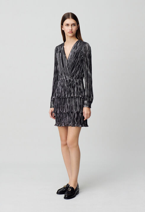 Vestido plateado corto de volantes