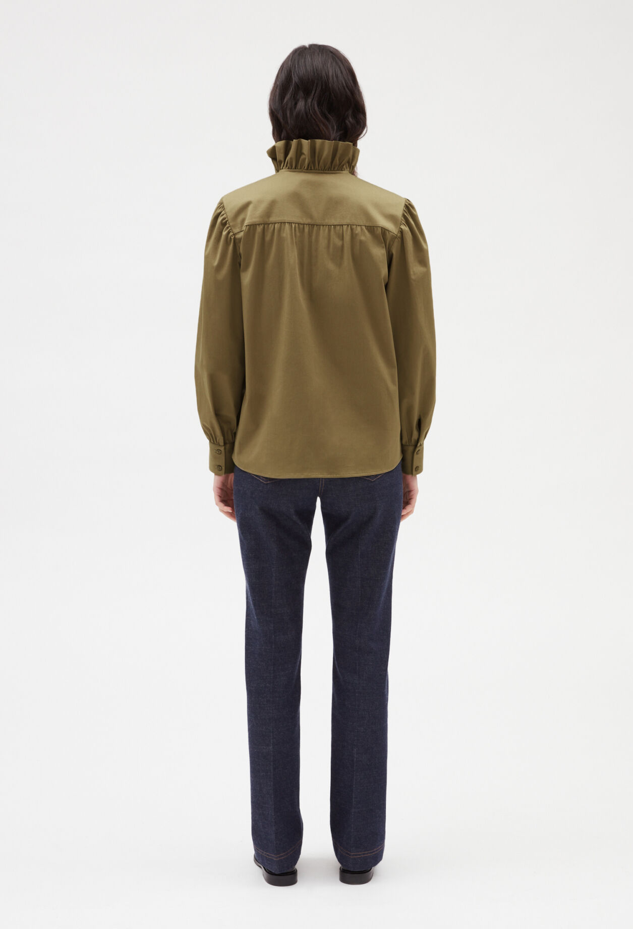 Blusa con volantes en caqui