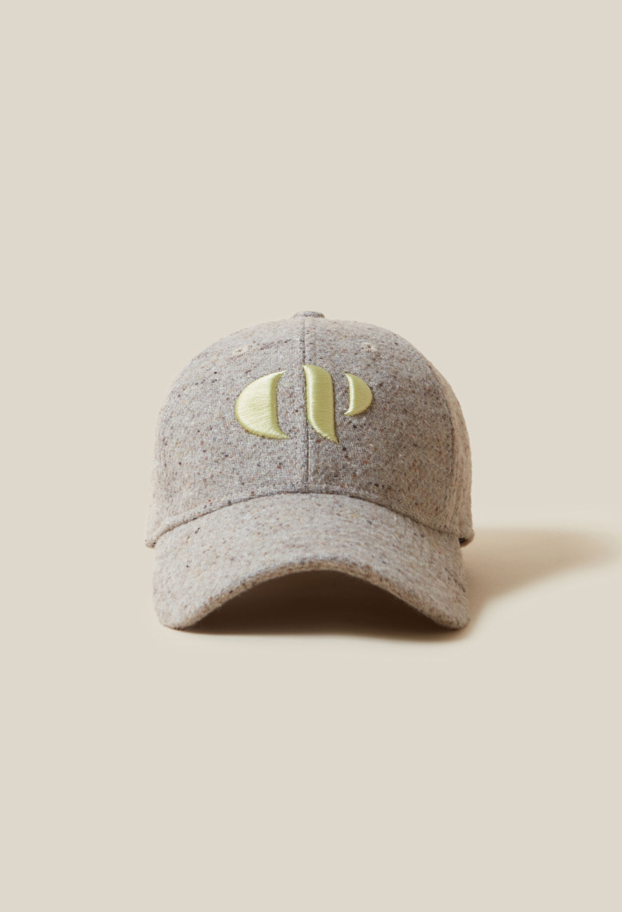 Gorra con monograma CP