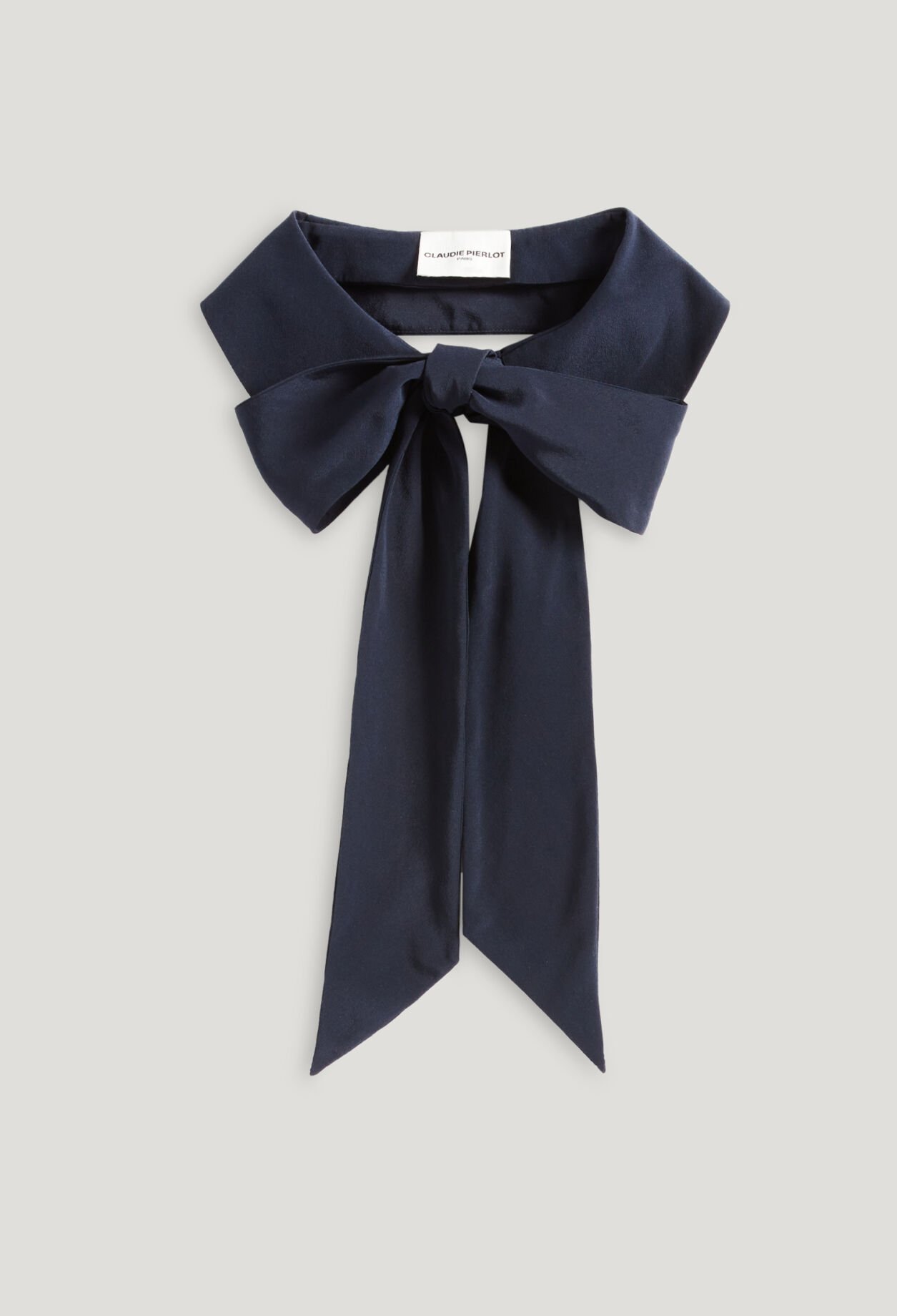 Cuello Claudine seda desmontable