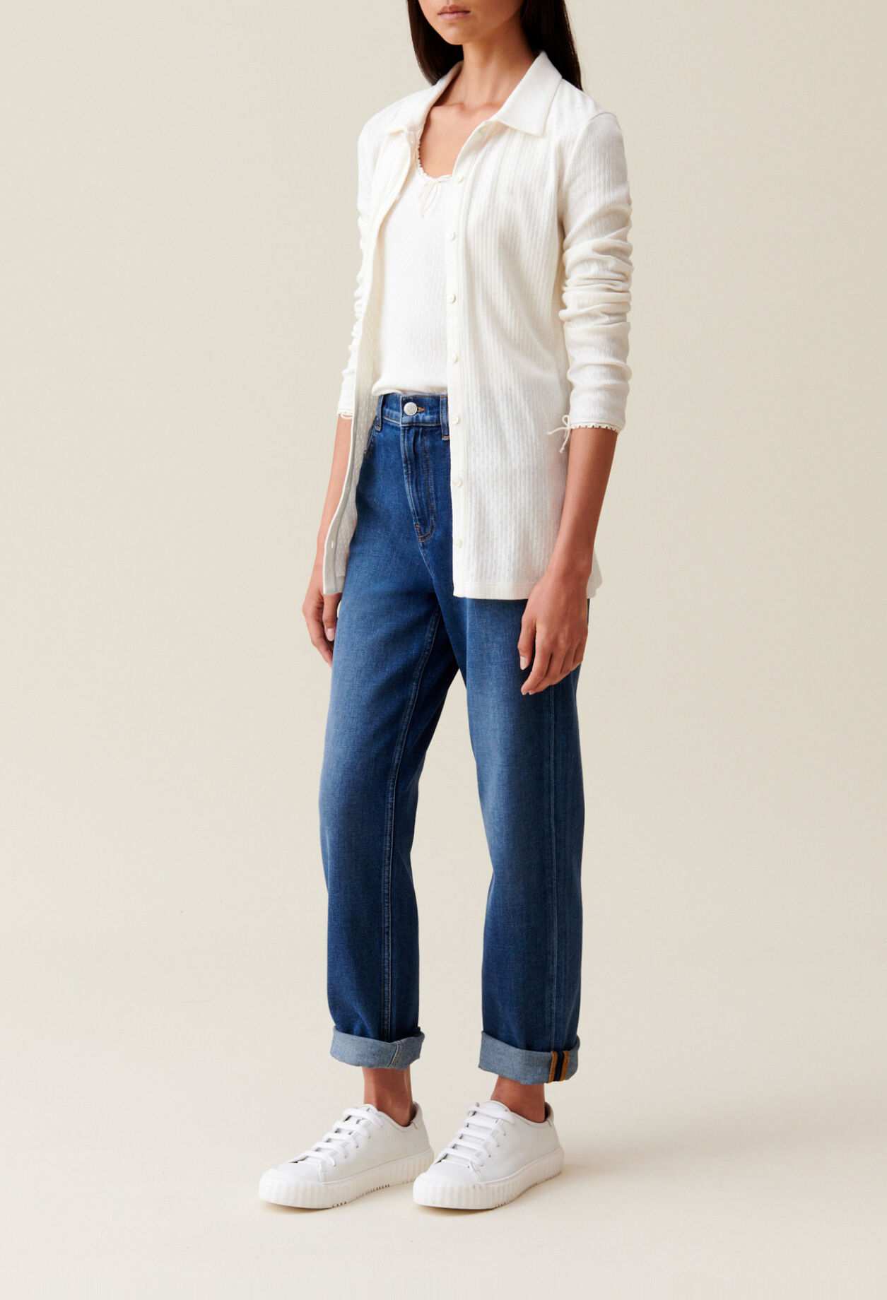 Top crudo con cuello de camisa
