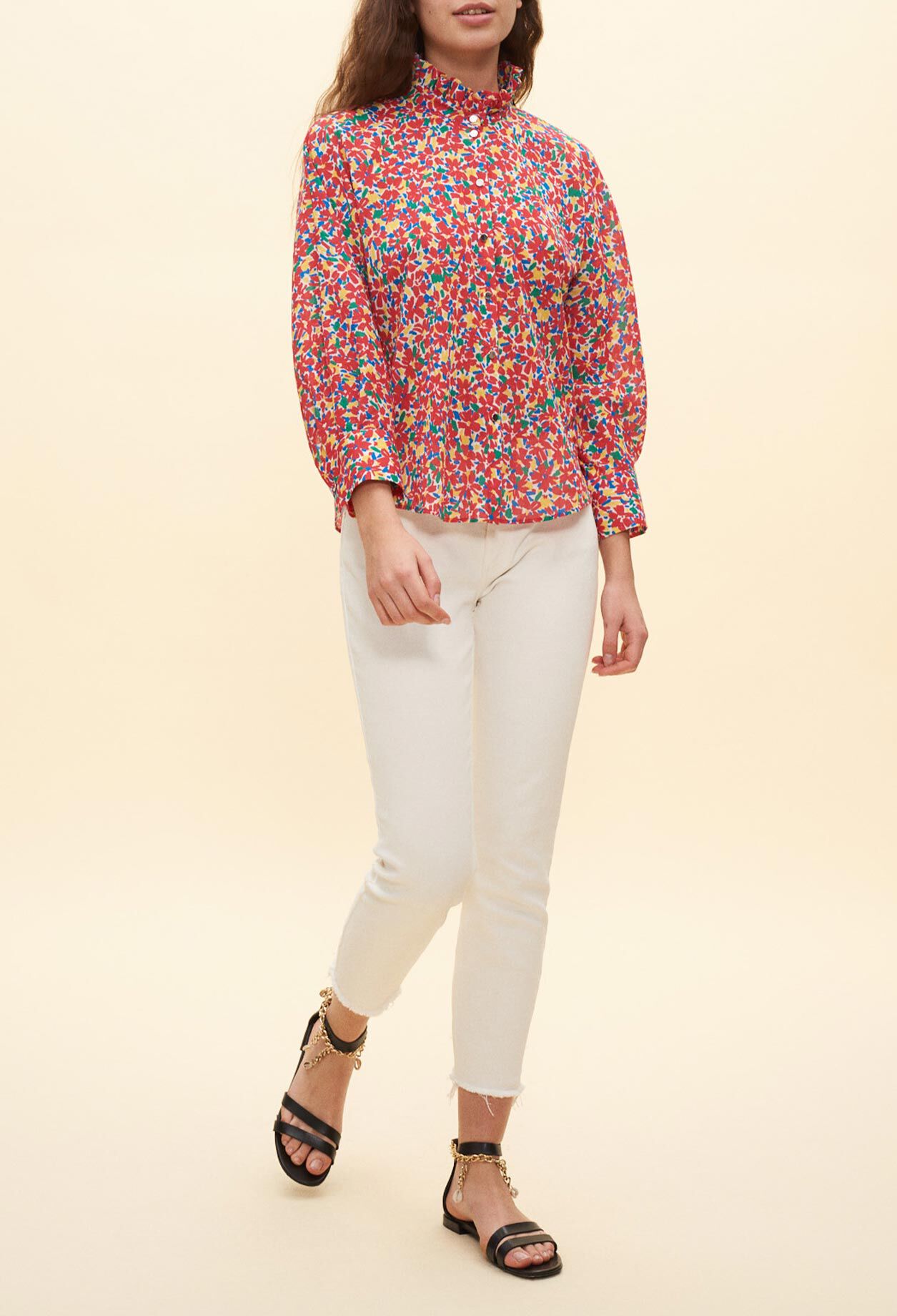 Camisa estampada con cuello victoriano