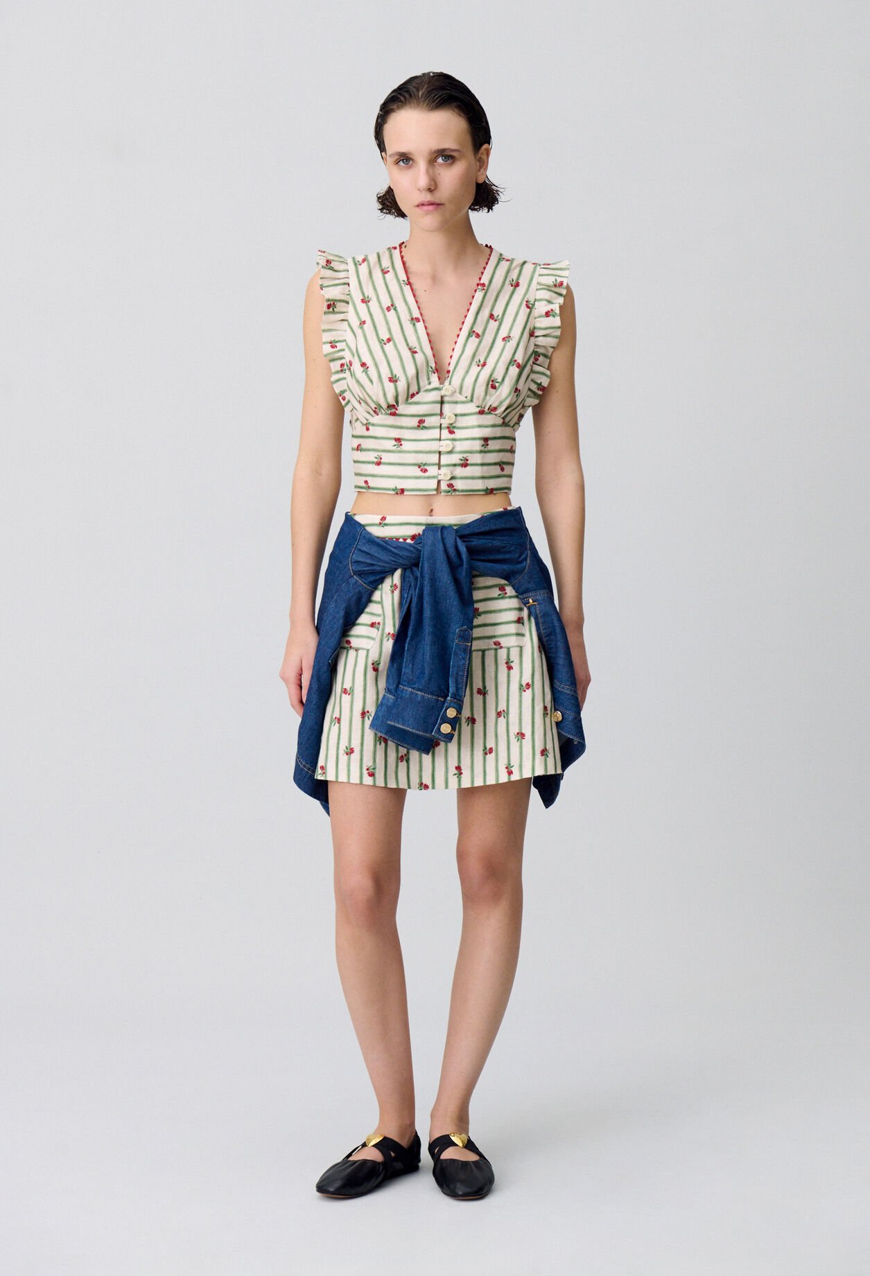 Top con volante y estampado