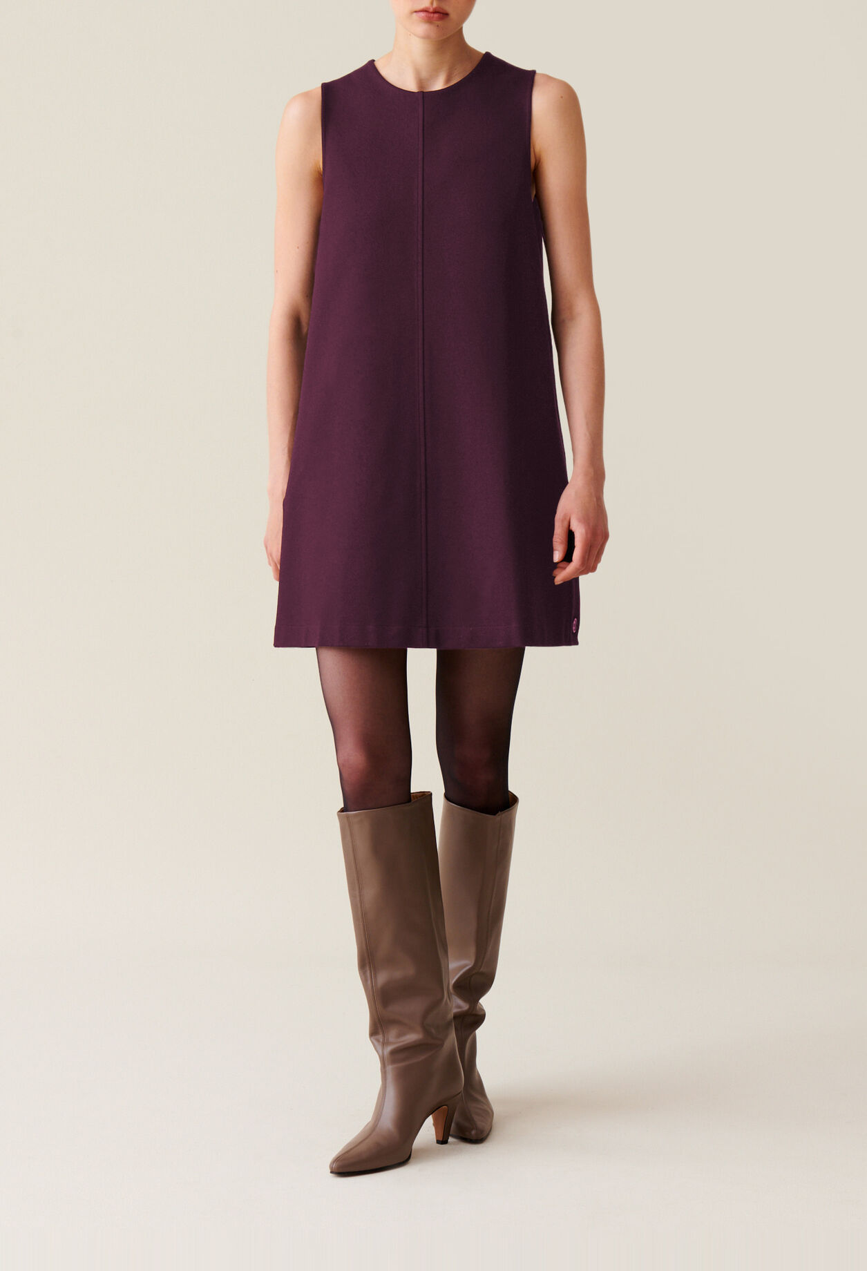 Vestido corto sin mangas