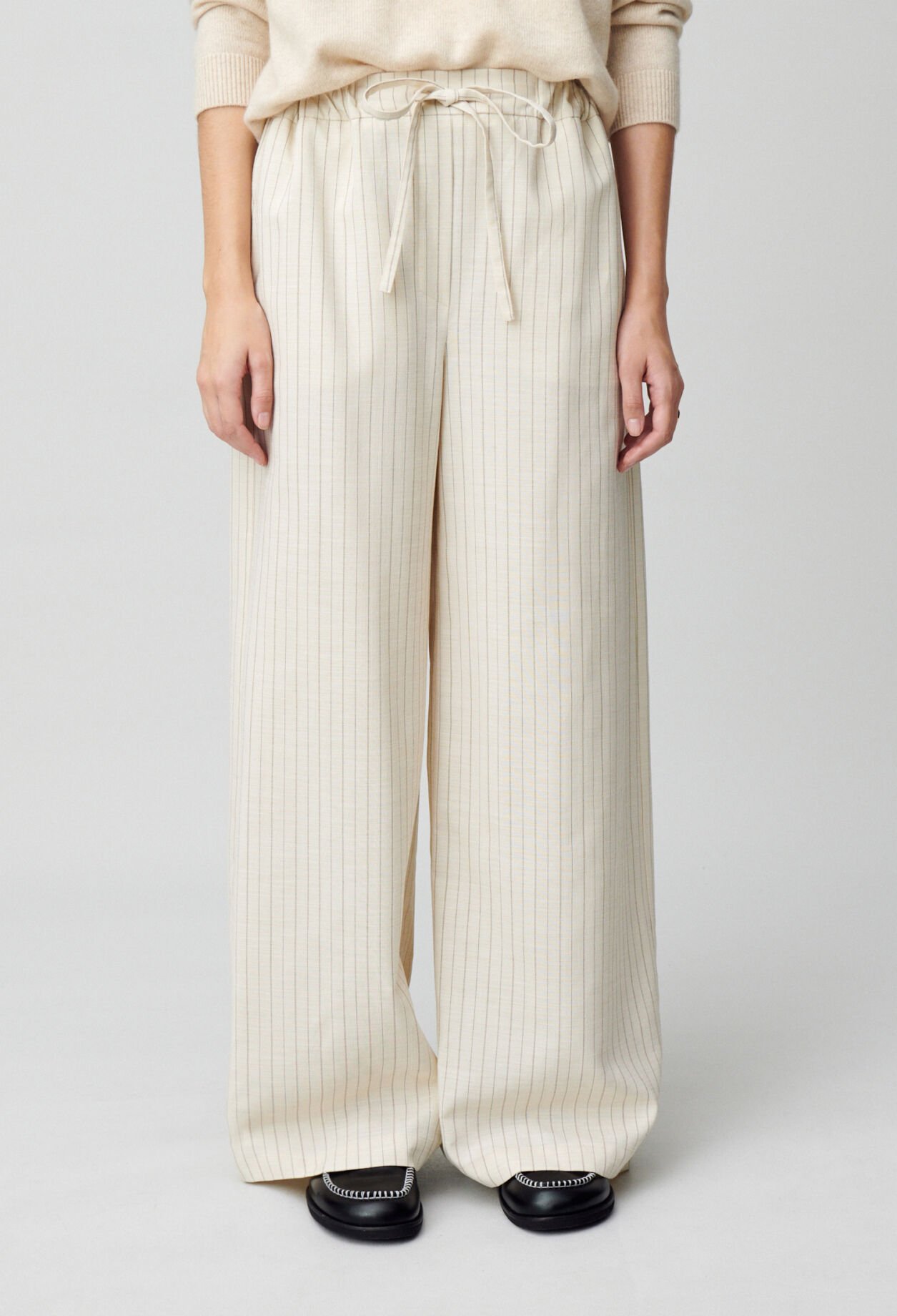 Pantalón ancho a rayas