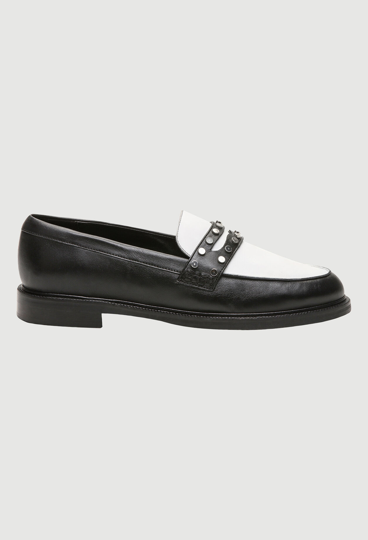 Mocasines con tachuelas