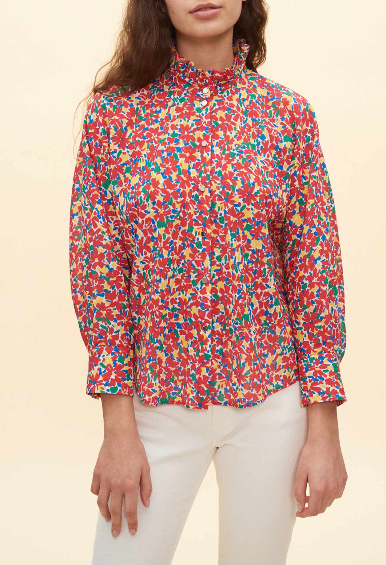 Camisa estampada con cuello victoriano