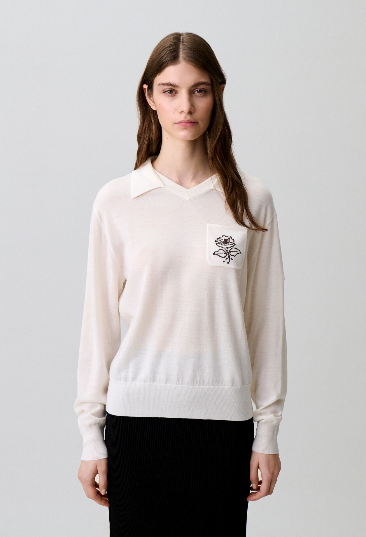 Jersey de punto con flor bordada