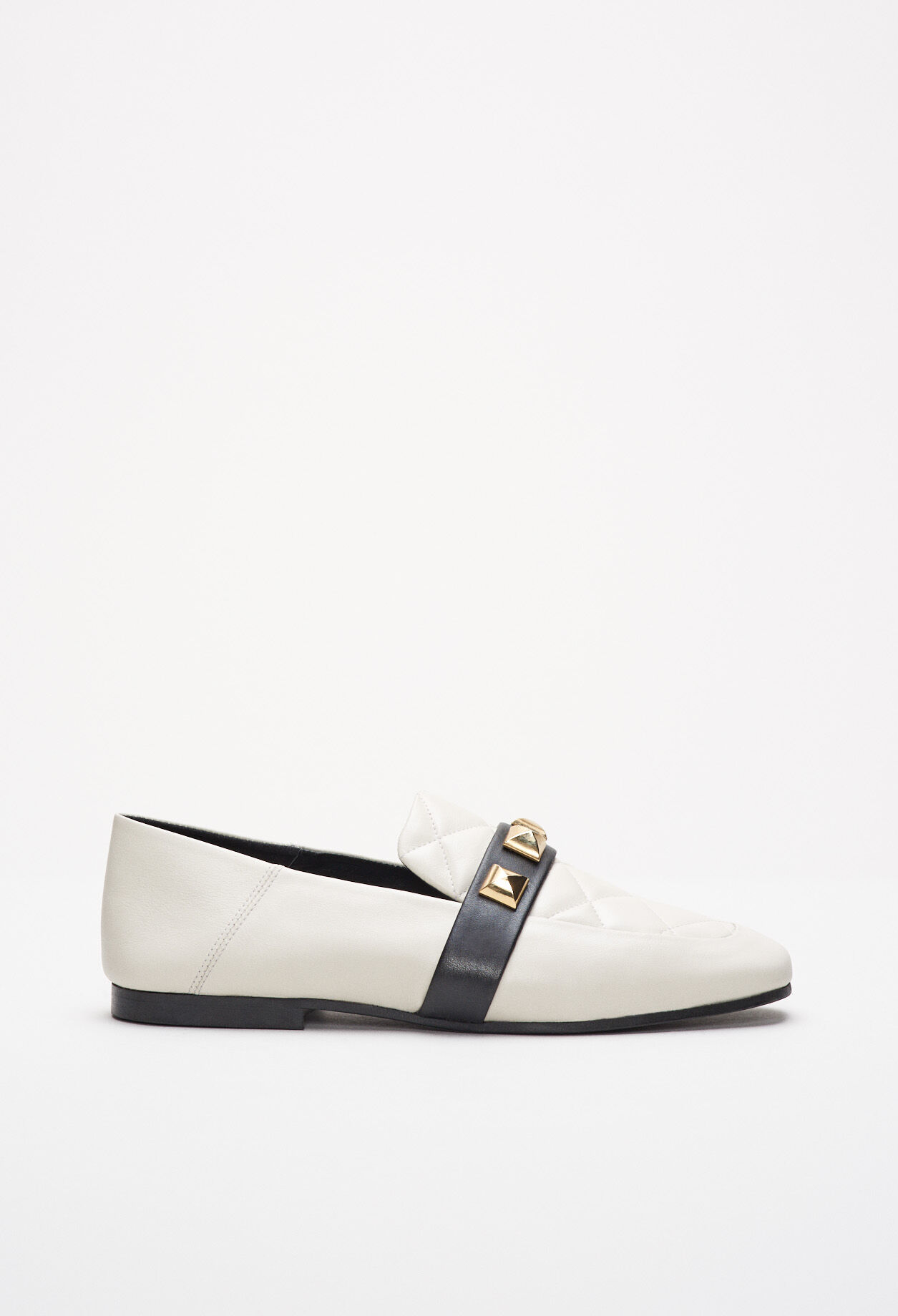 Mocasines con tachuelas