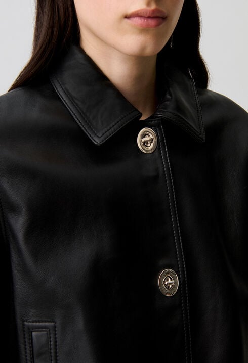 Chaqueta corta de cuero negro