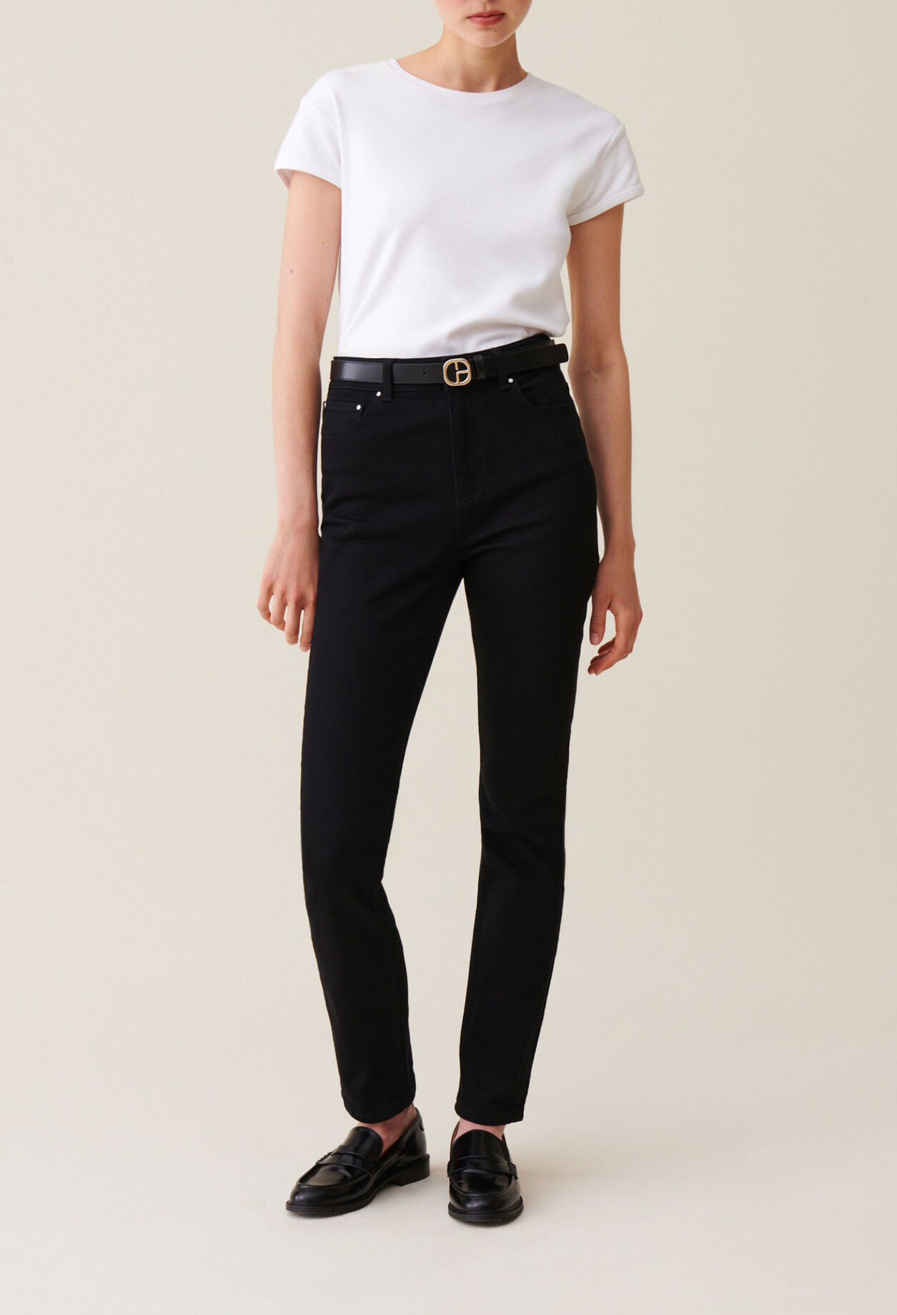 Vaqueros slim negros de tiro medio