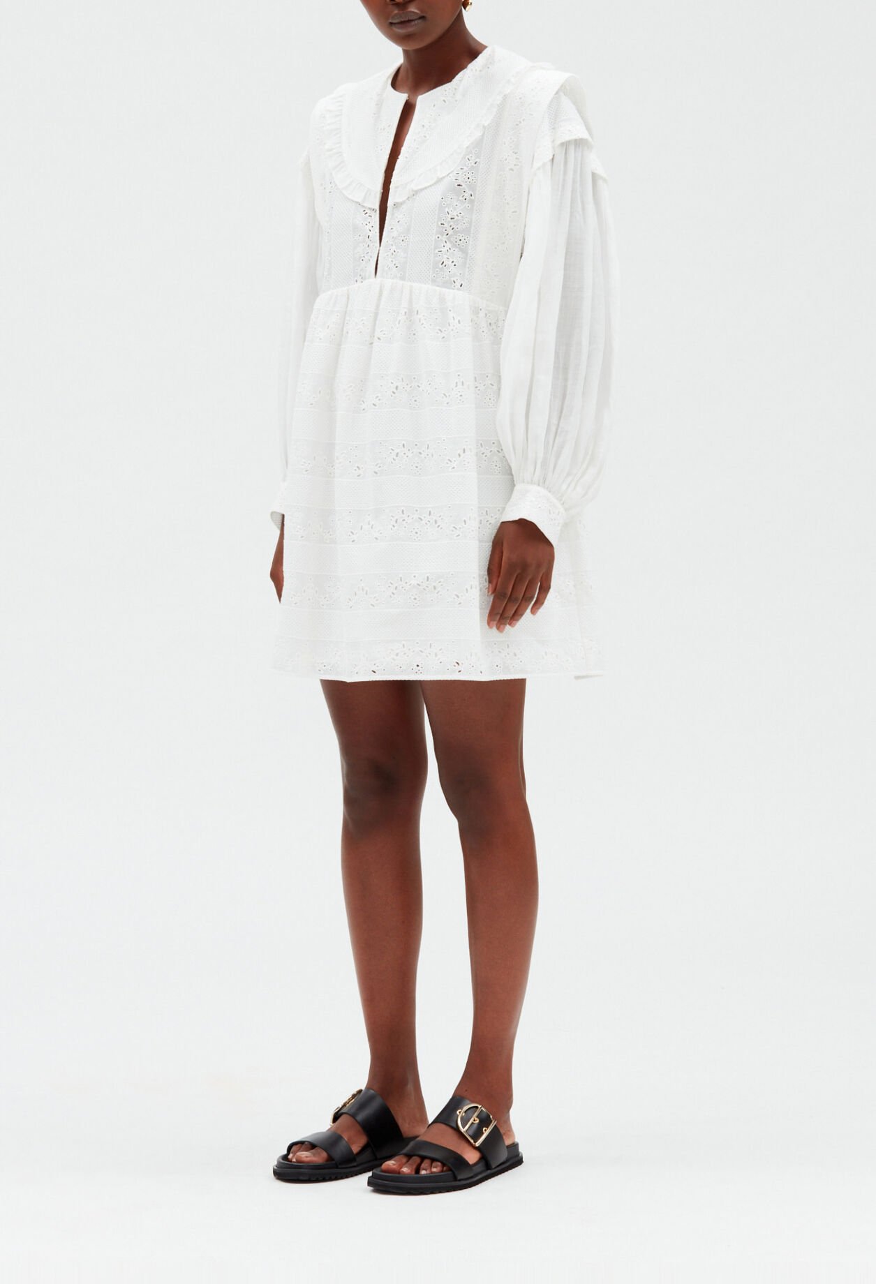 Vestido corto babydoll bordado blanco