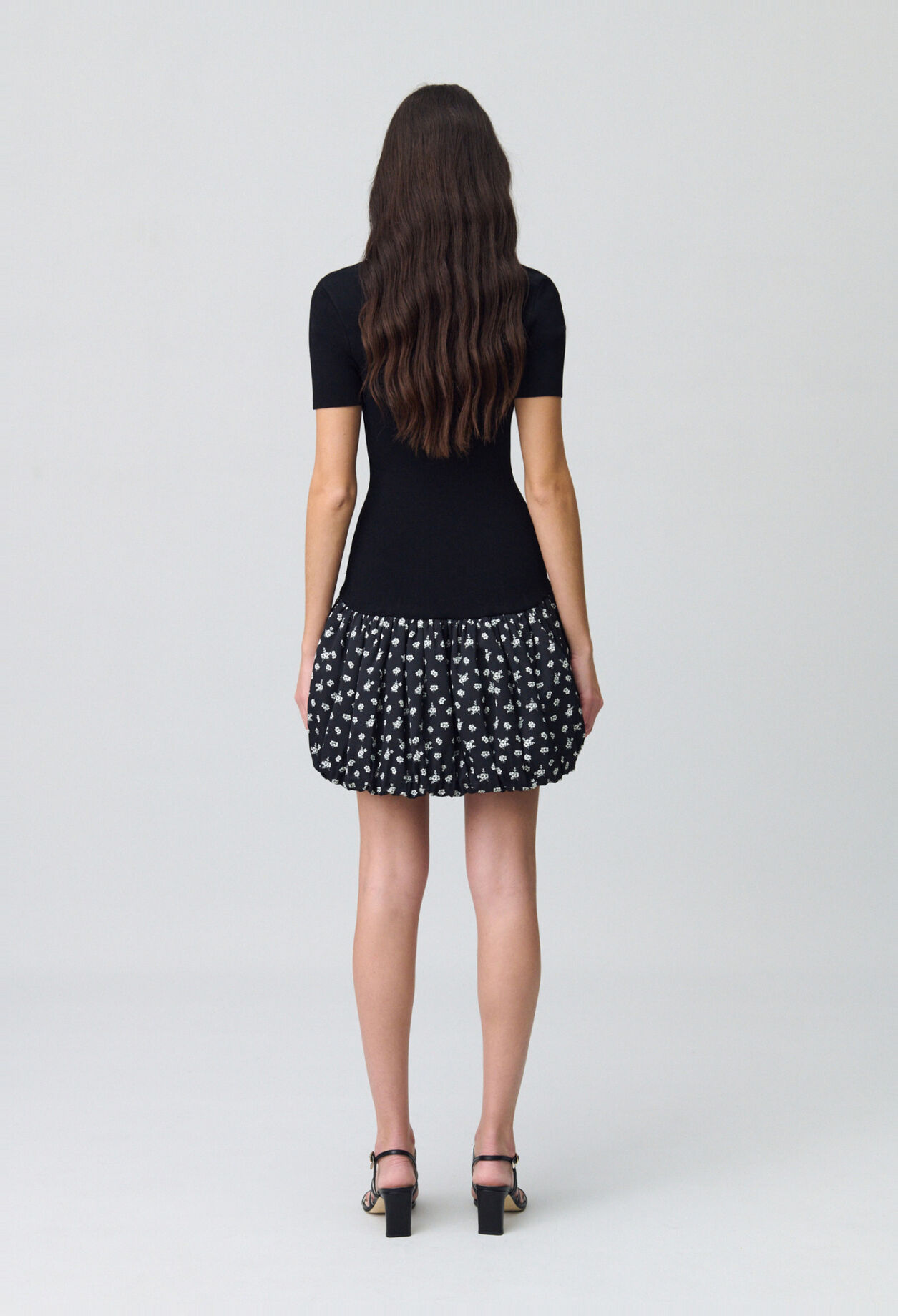 Vestido corto con estampado floral