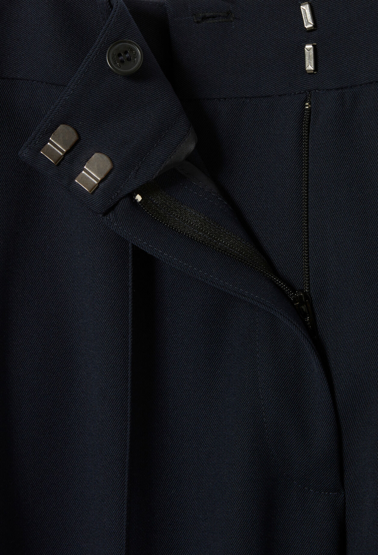 Pantalón de traje tipo pitillo