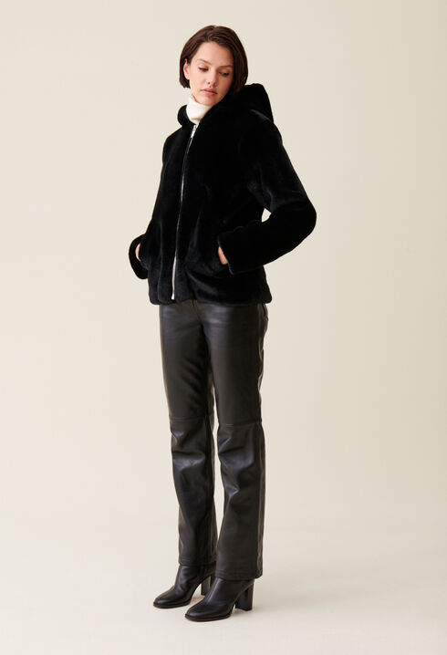 Chaqueta de pelo sintético con capucha