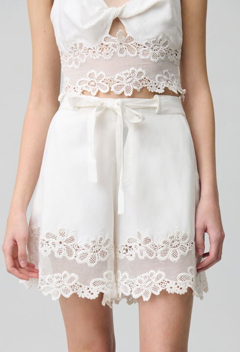 Short holgado bordado