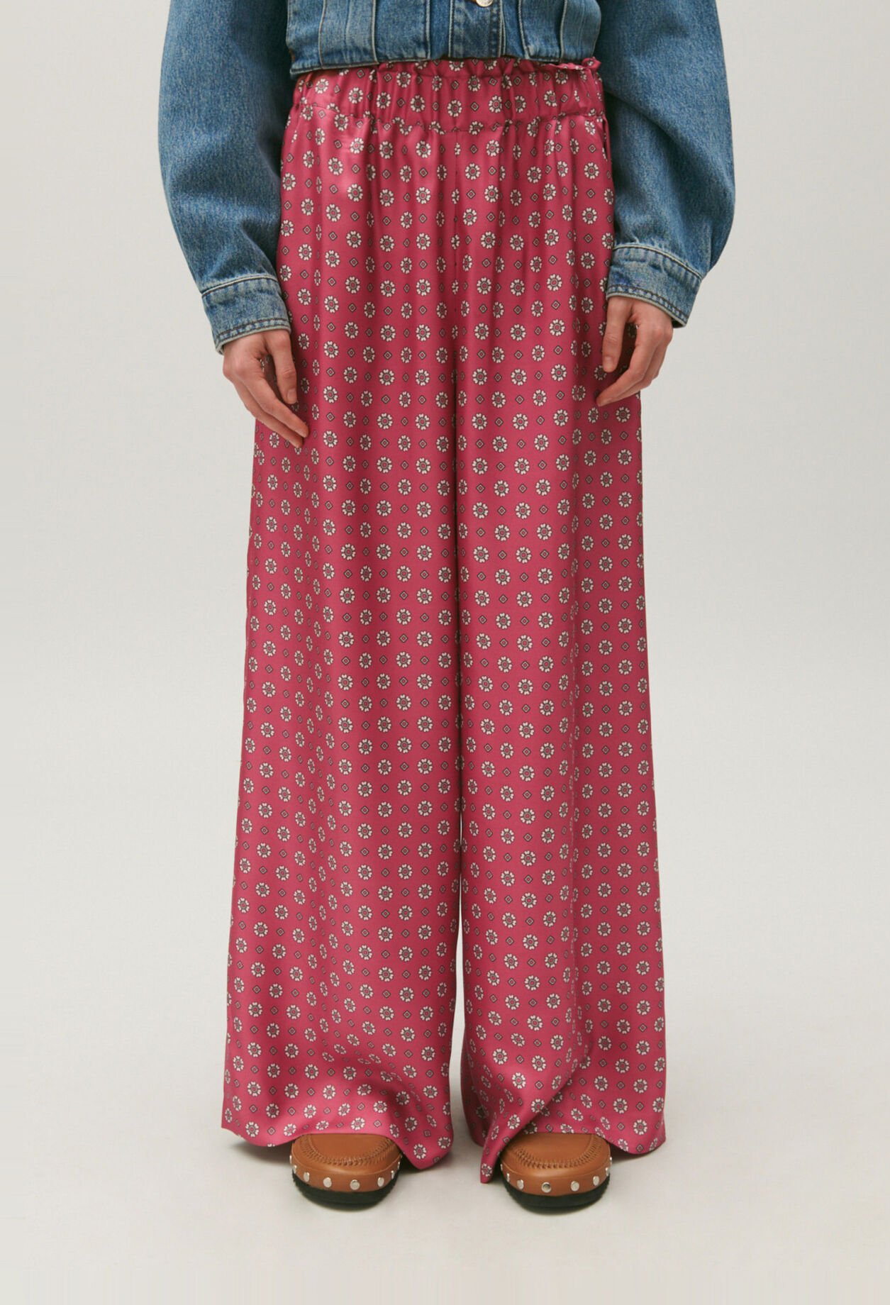 Pantalón satinado con estampado