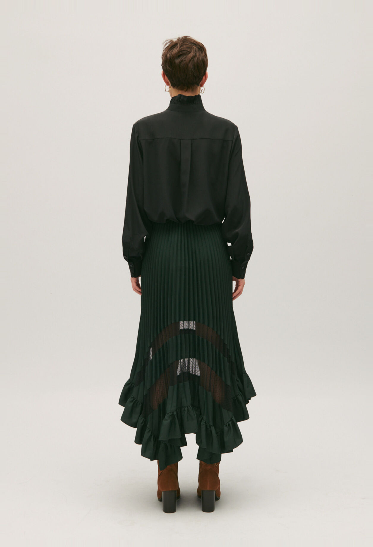 Falda midi plisada con volantes