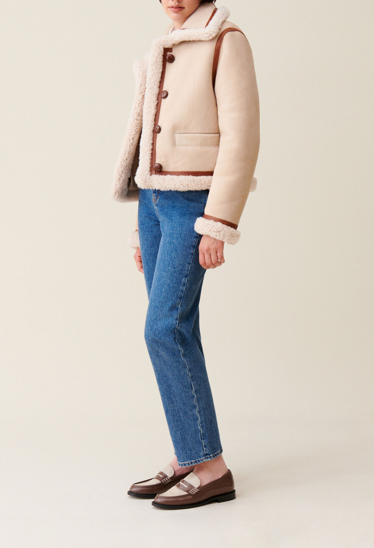 Chaqueta de piel lanosa beige