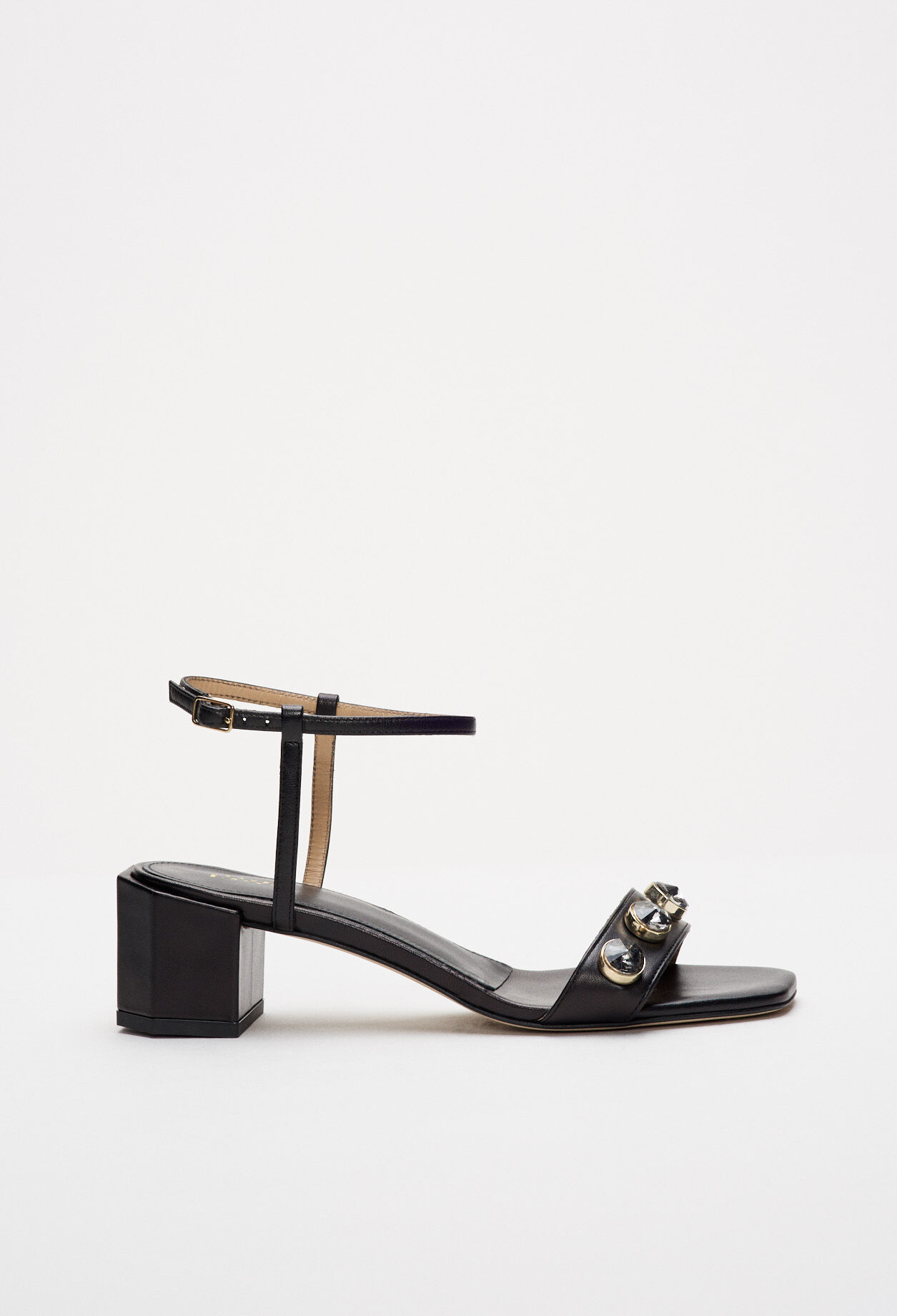 Sandalias con tacones cuadrados