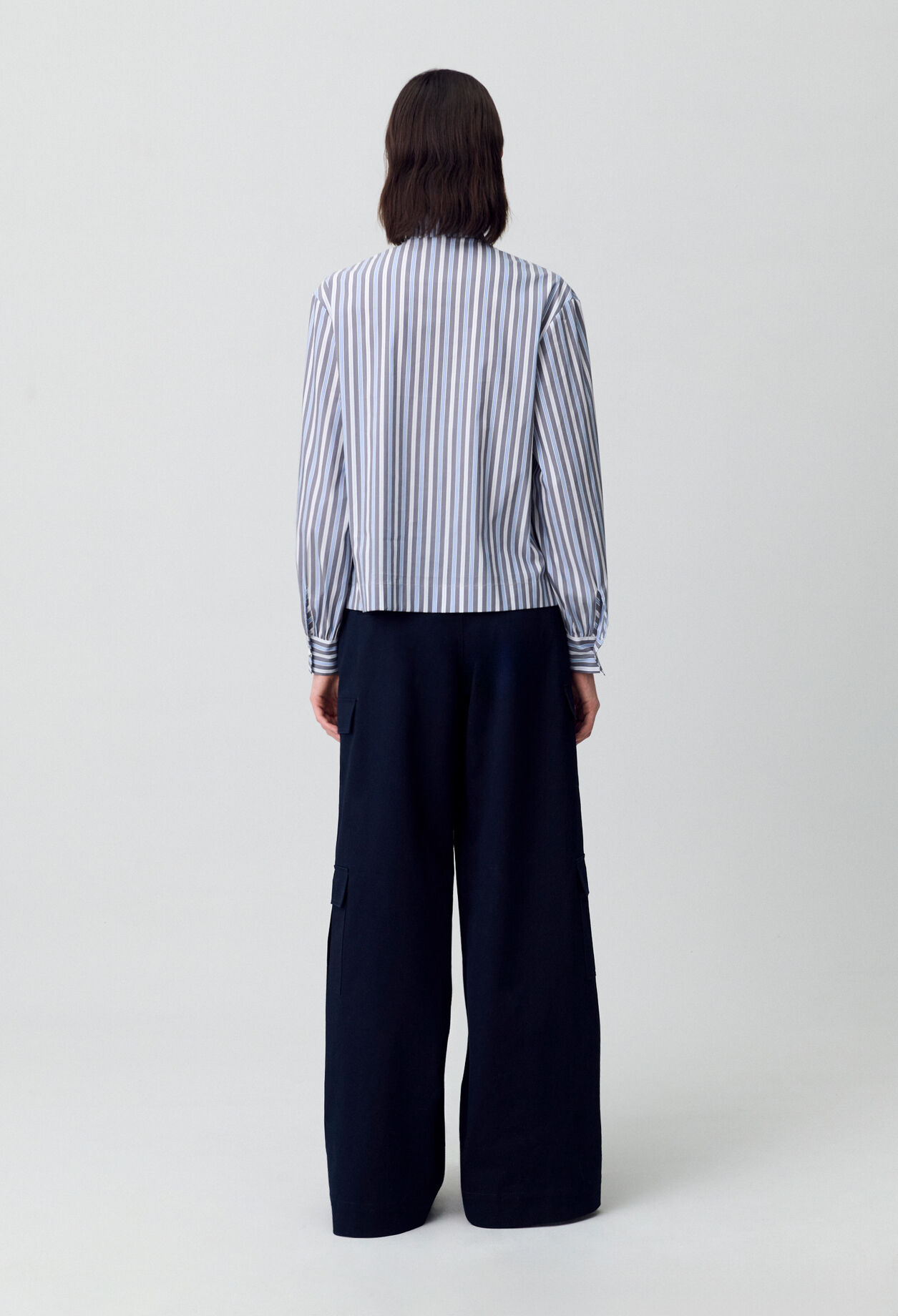 Blusa de rayas cuello victoriano