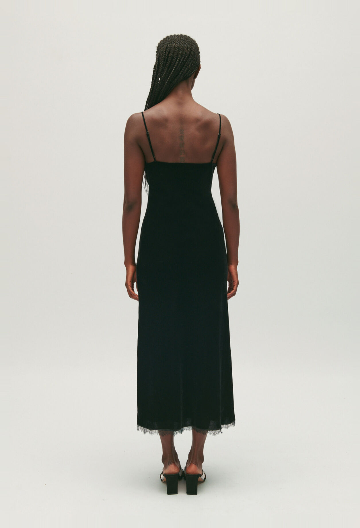 Vestido midi de terciopelo negro