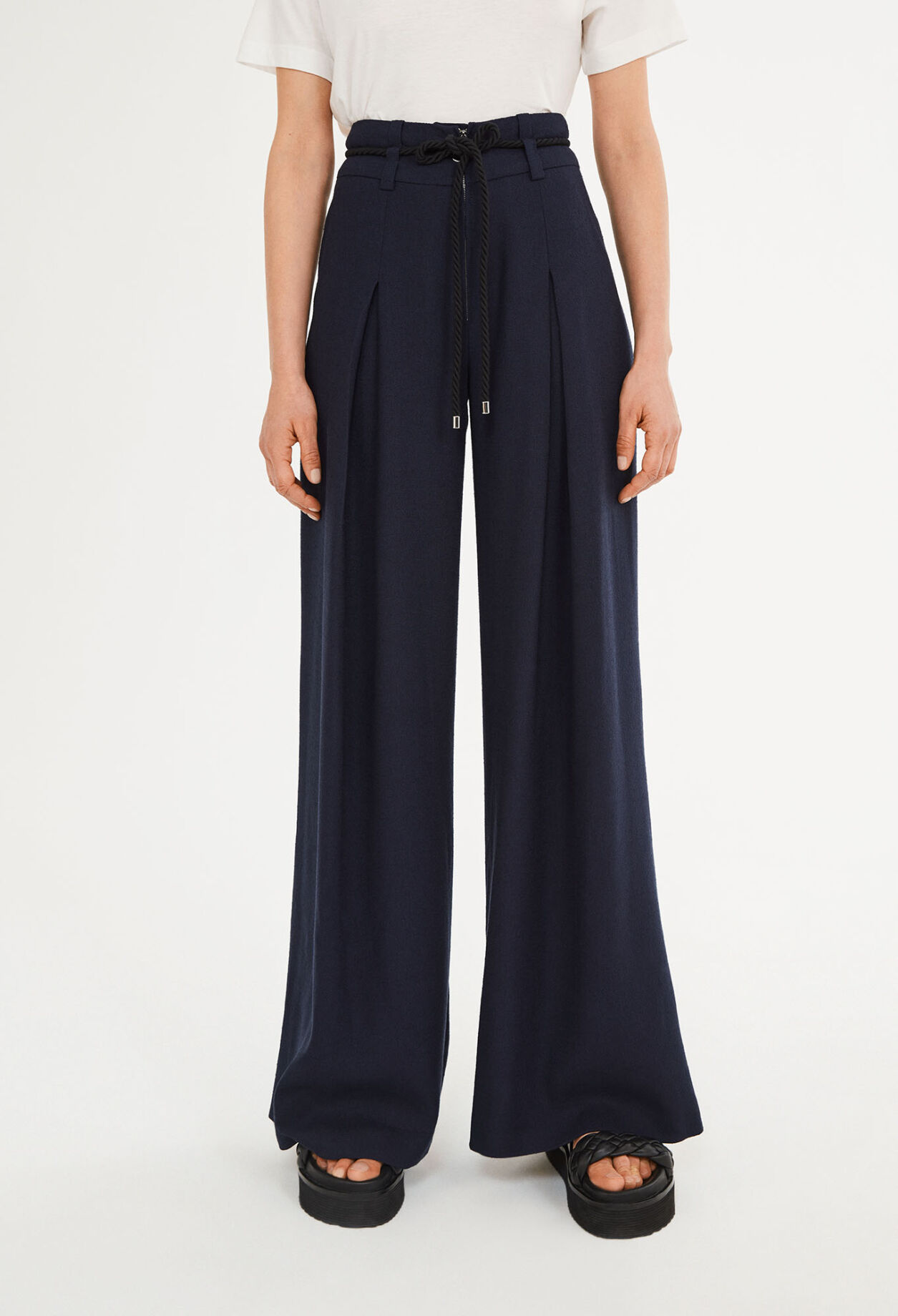 Pantalón largo con cinturón de cuerda