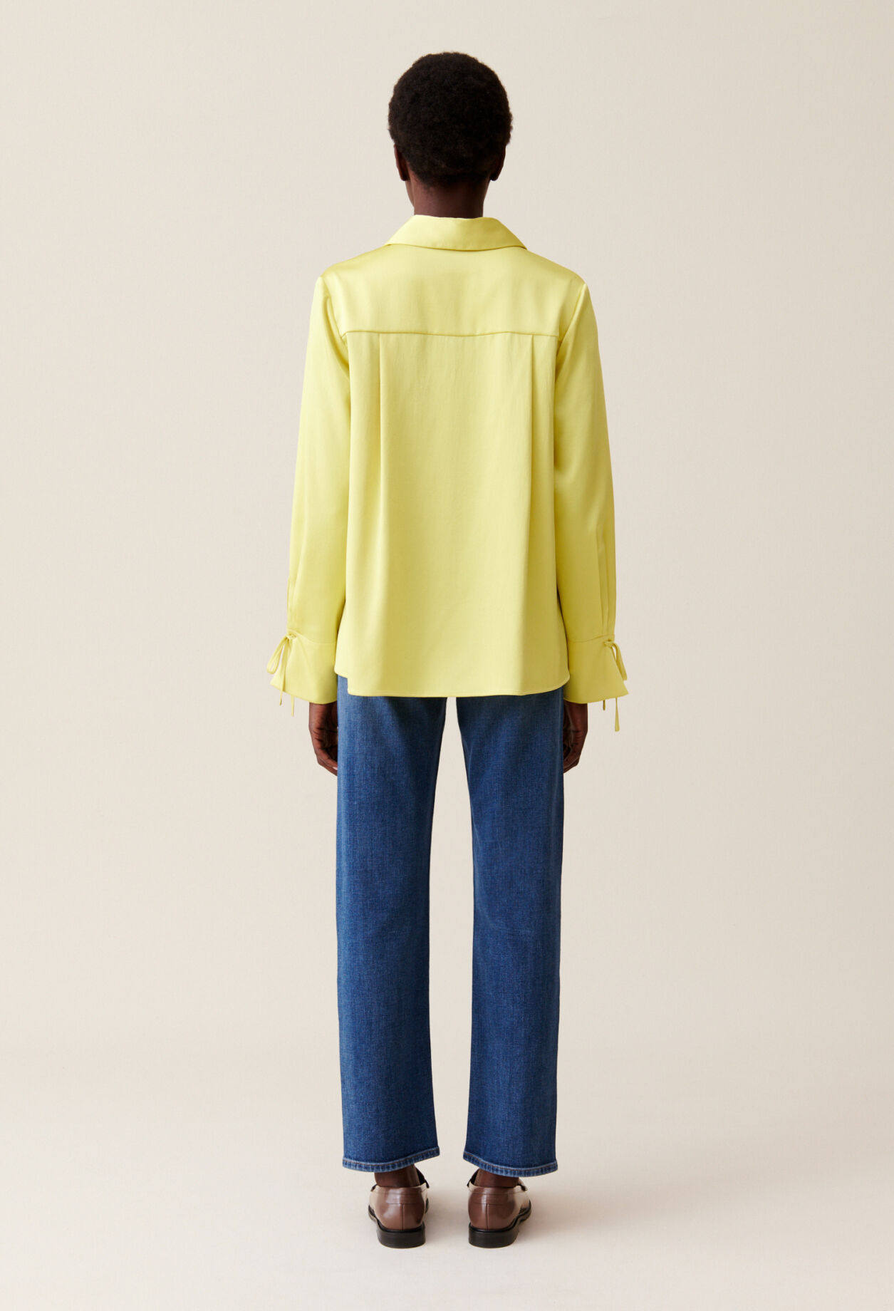 Blusa fluida cuello abierto