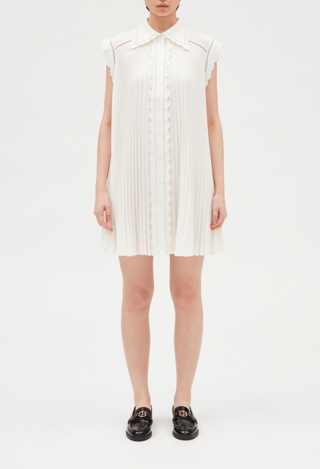 Vestido corto plisado