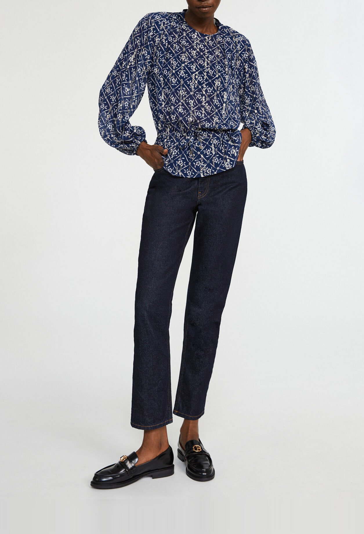 Blusa con motivos de flores