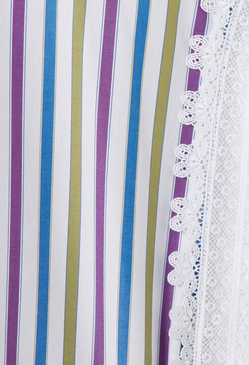 Camisa a rayas con encaje