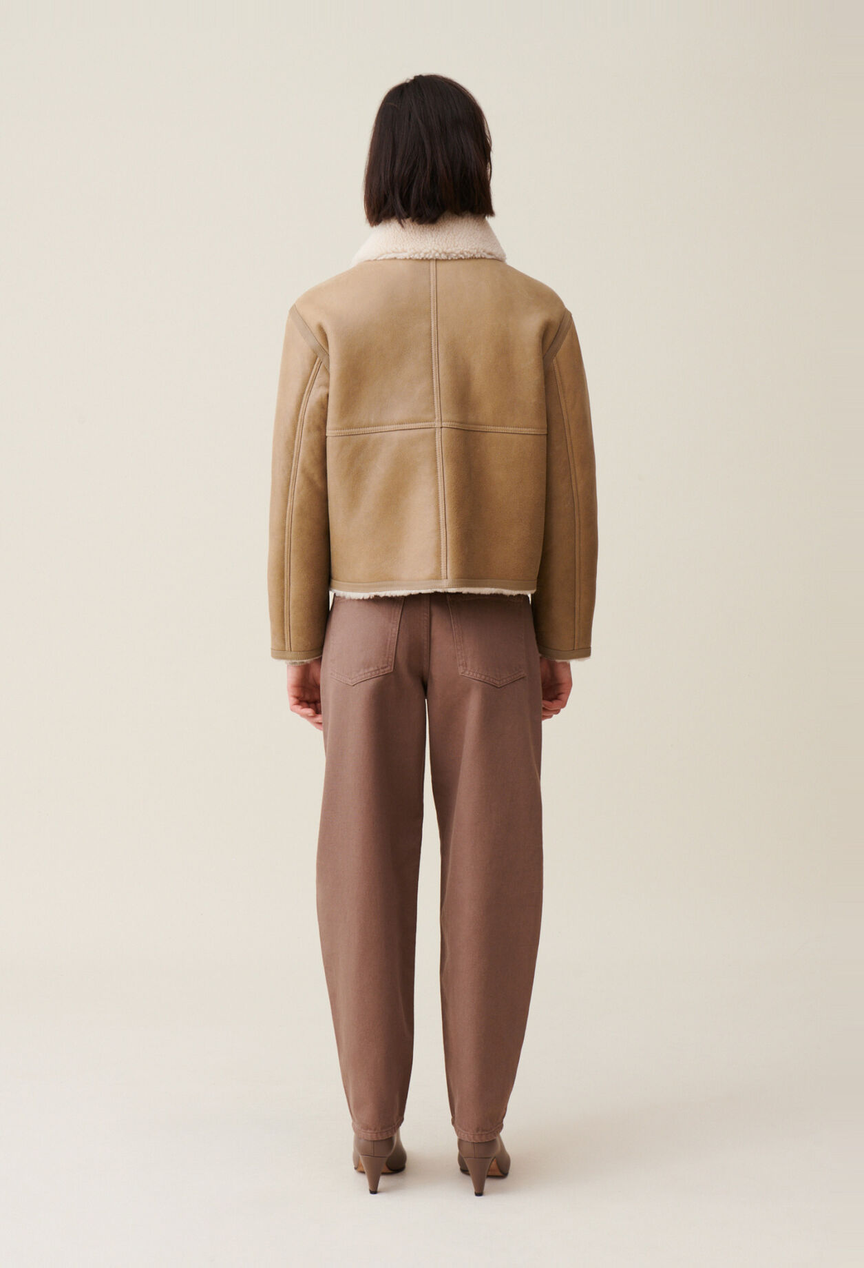 Chaqueta corta de piel beige
