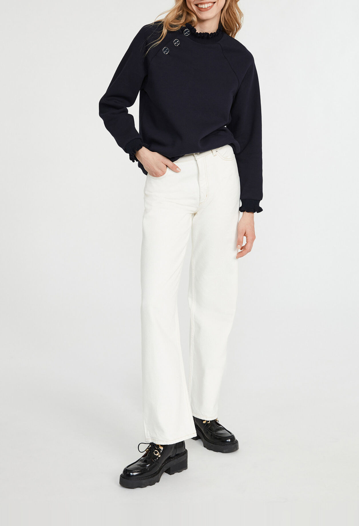 Sudadera con cuello de volantes