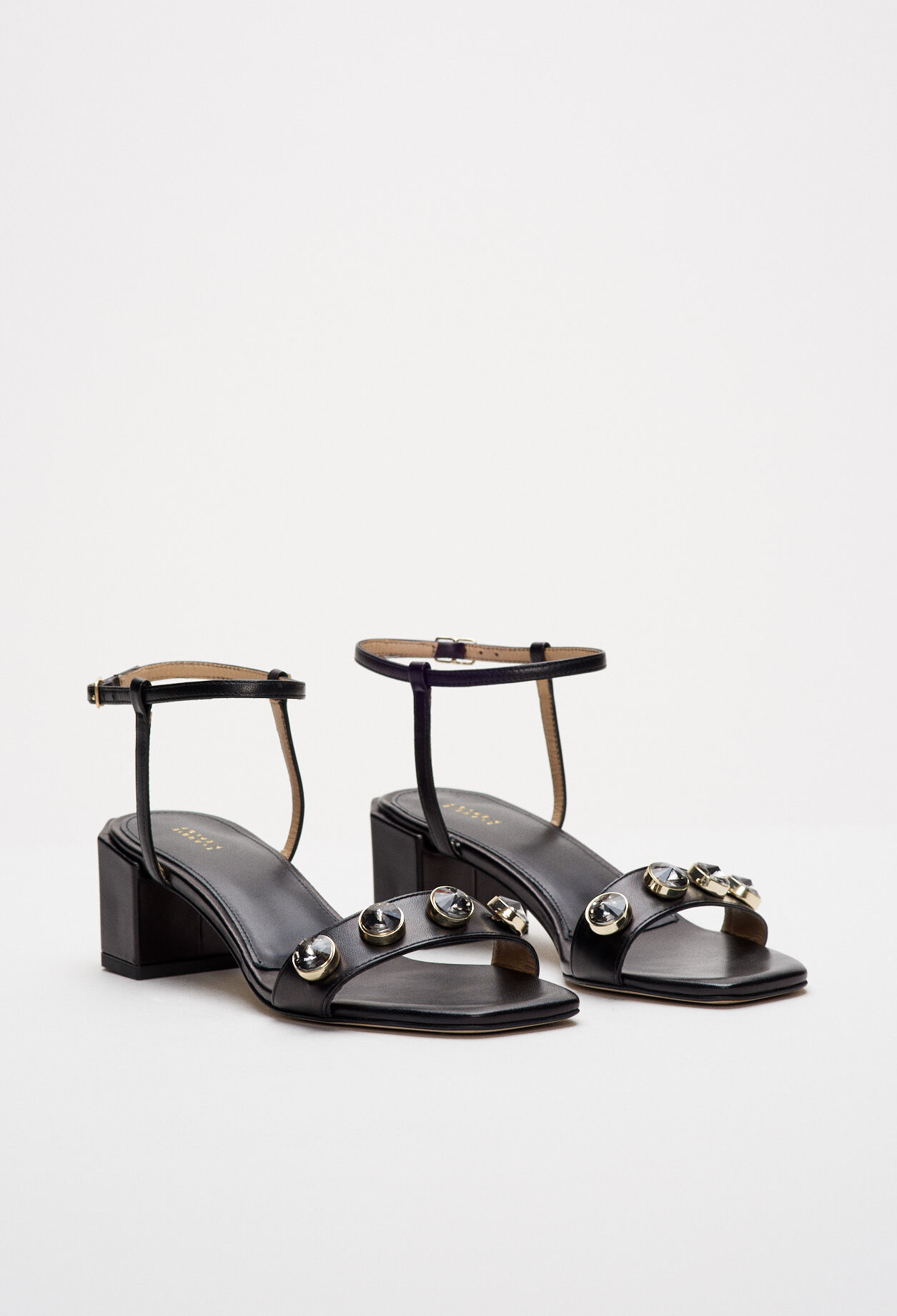 Sandalias con tacones cuadrados