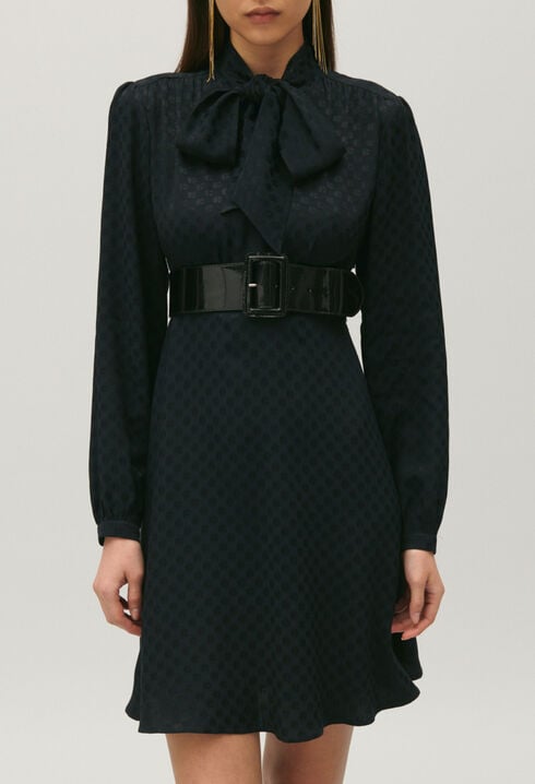 Vestido con cuello chalina negro