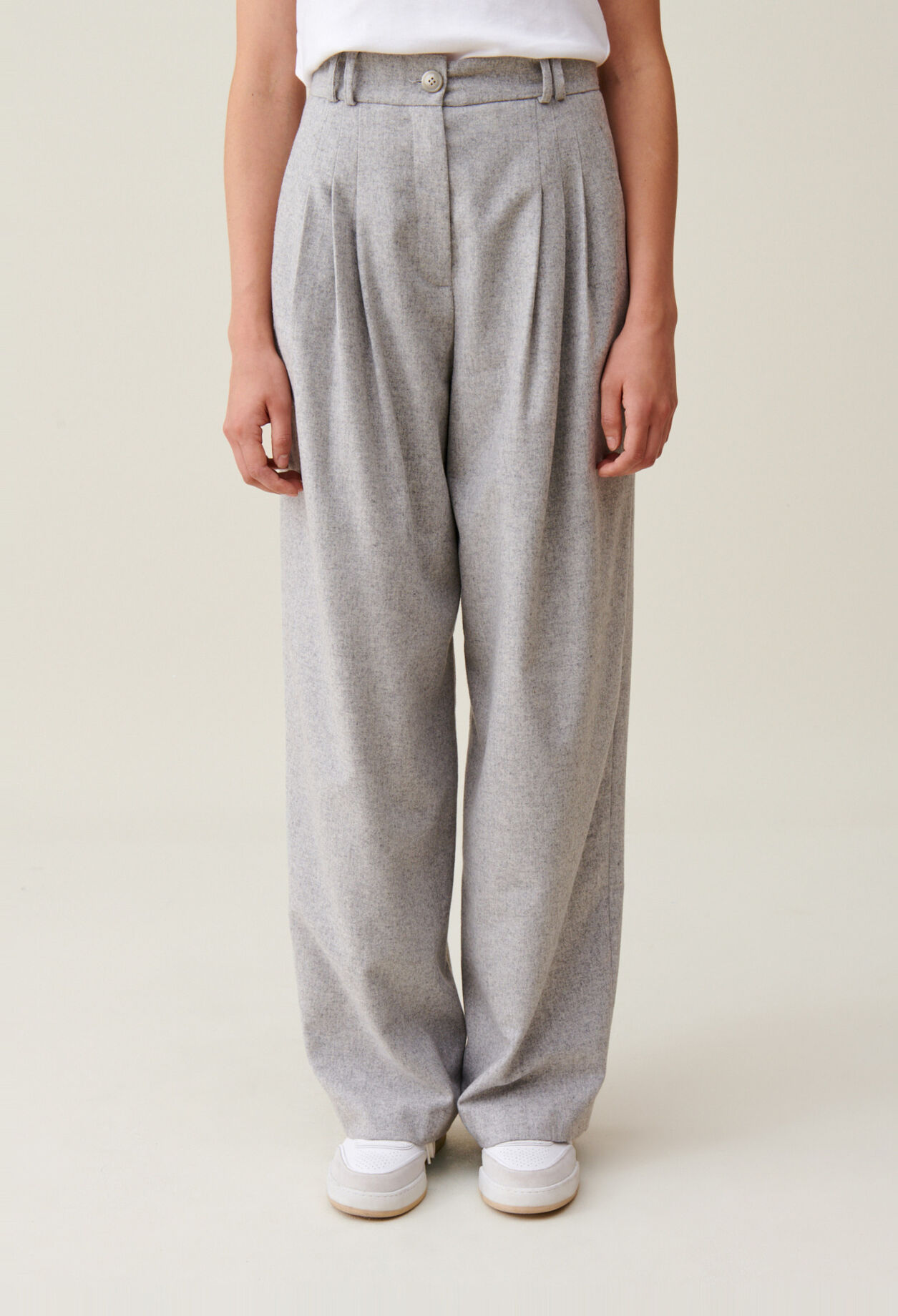 Pantal&oacute;n ancho de punto gris claro