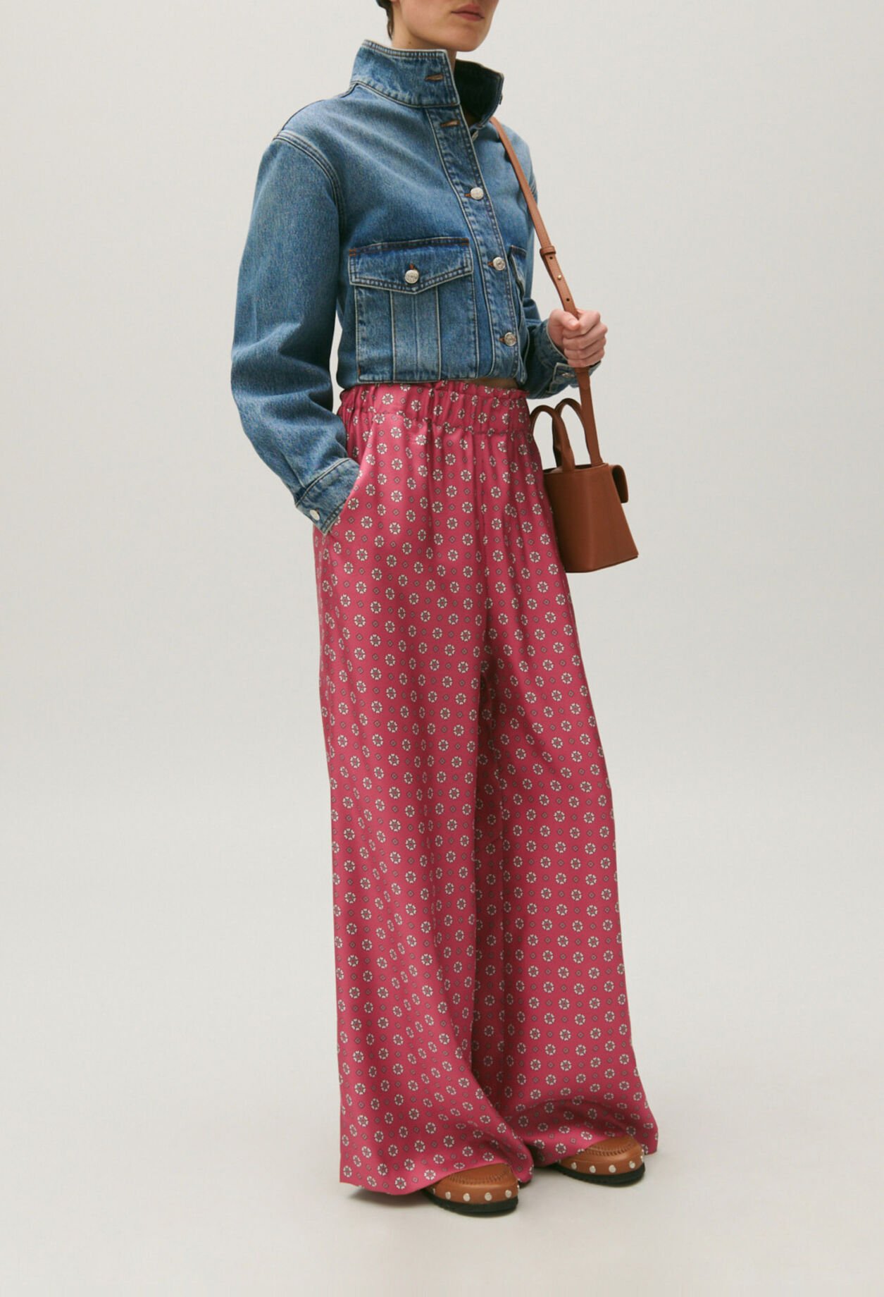 Pantalón satinado con estampado