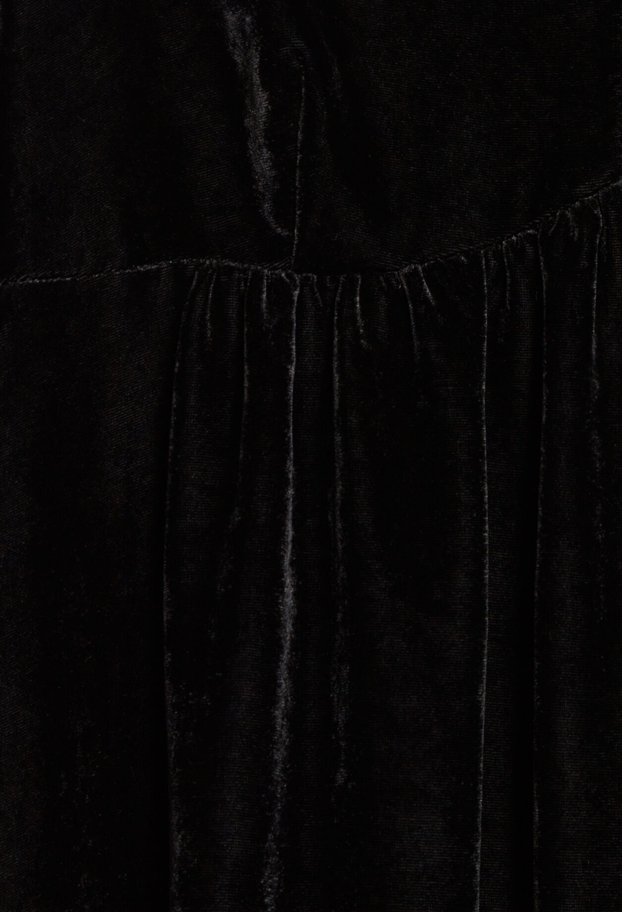 Vestido corto de terciopelo negro