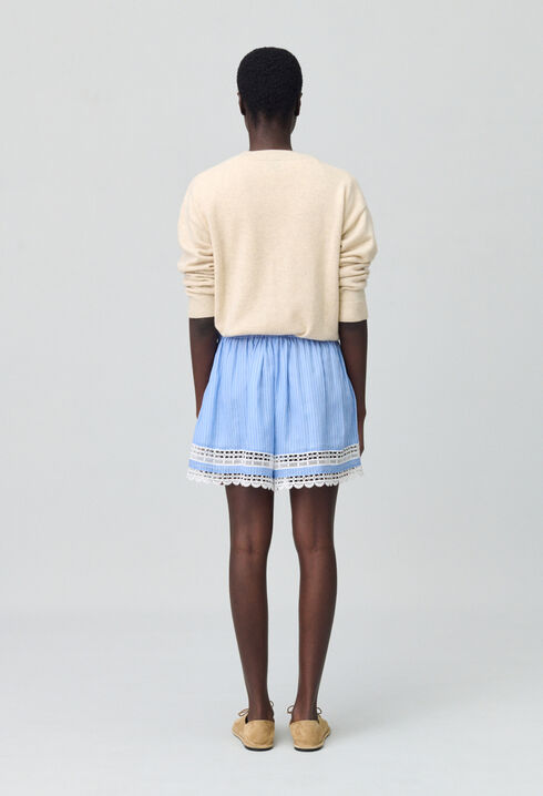 Short de rayas con encaje