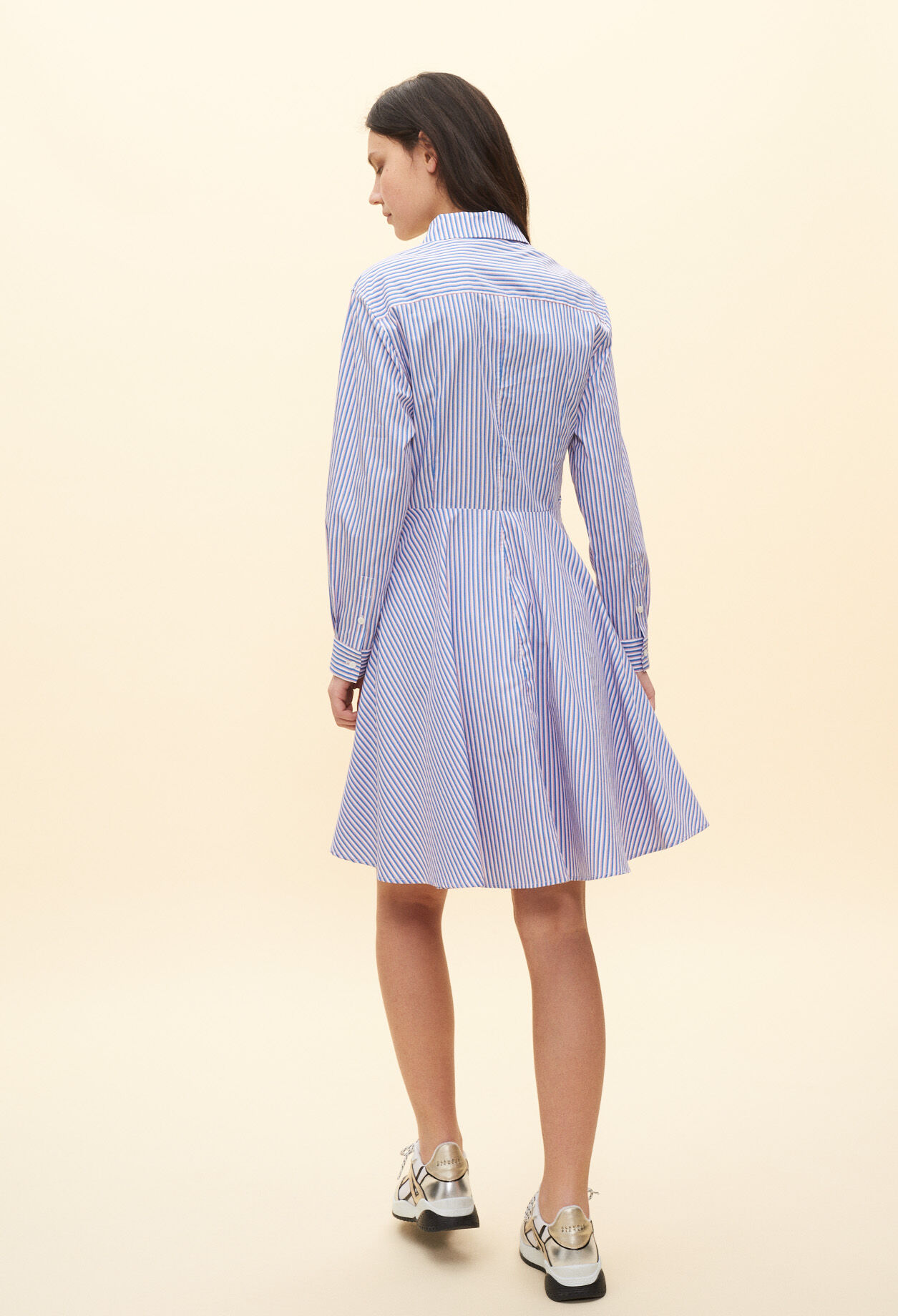 Vestido camisero con corte de patinadora