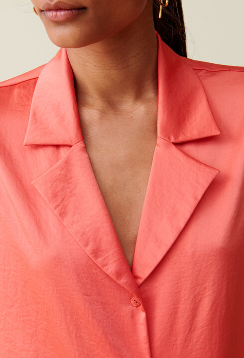 Blusa mandarina fluida y satinada