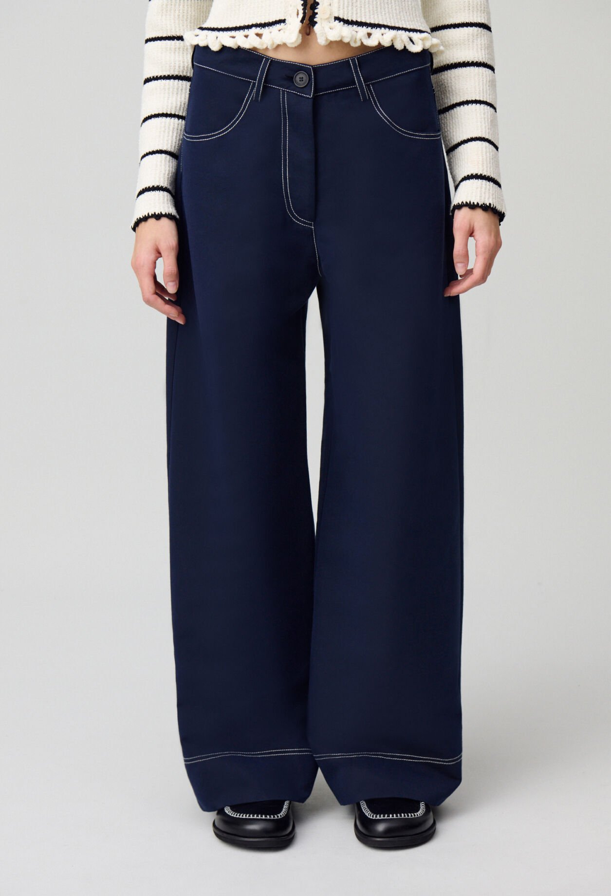 Pantalón ancho con dobladillos