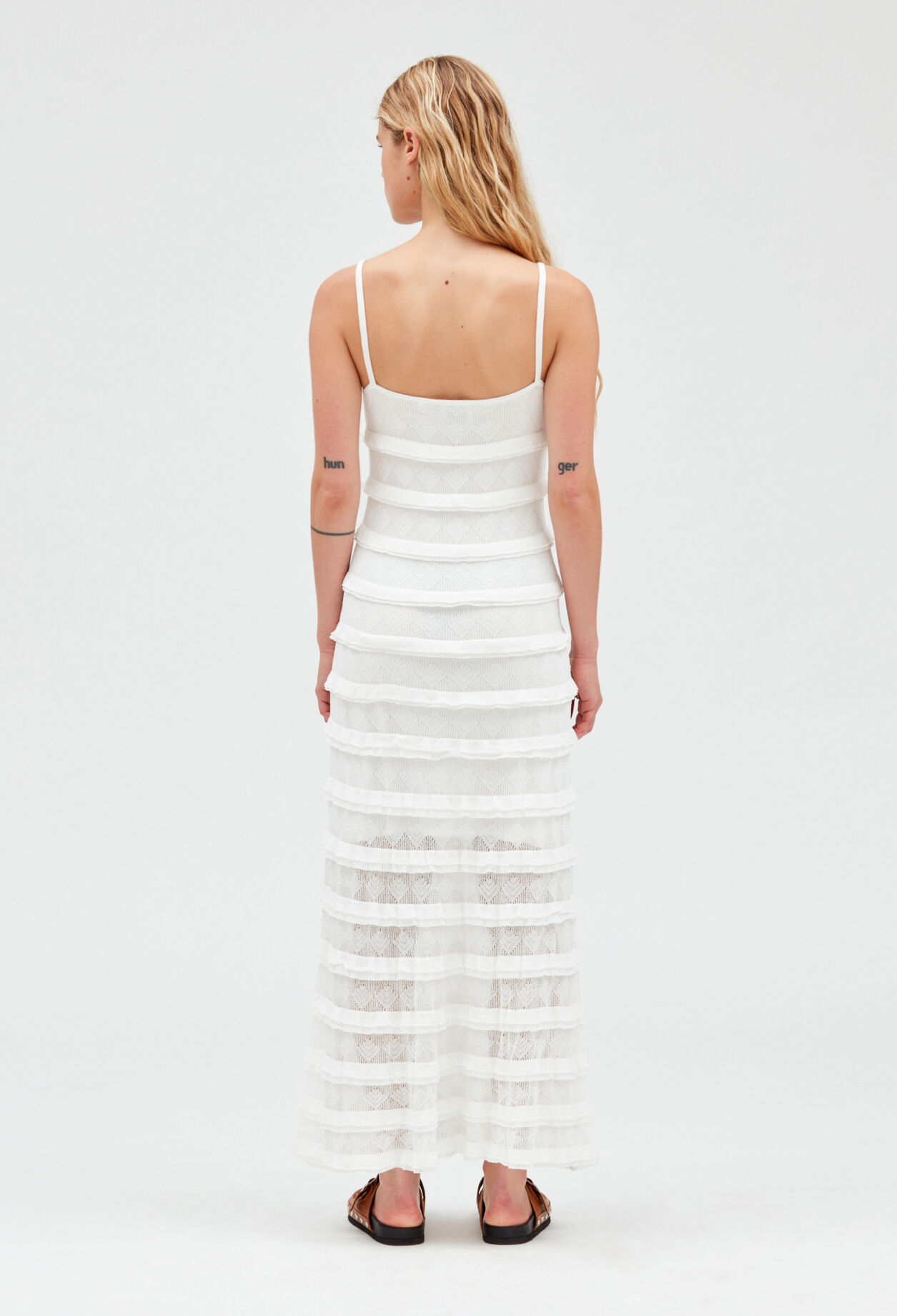 Vestido largo de volantes crudo
