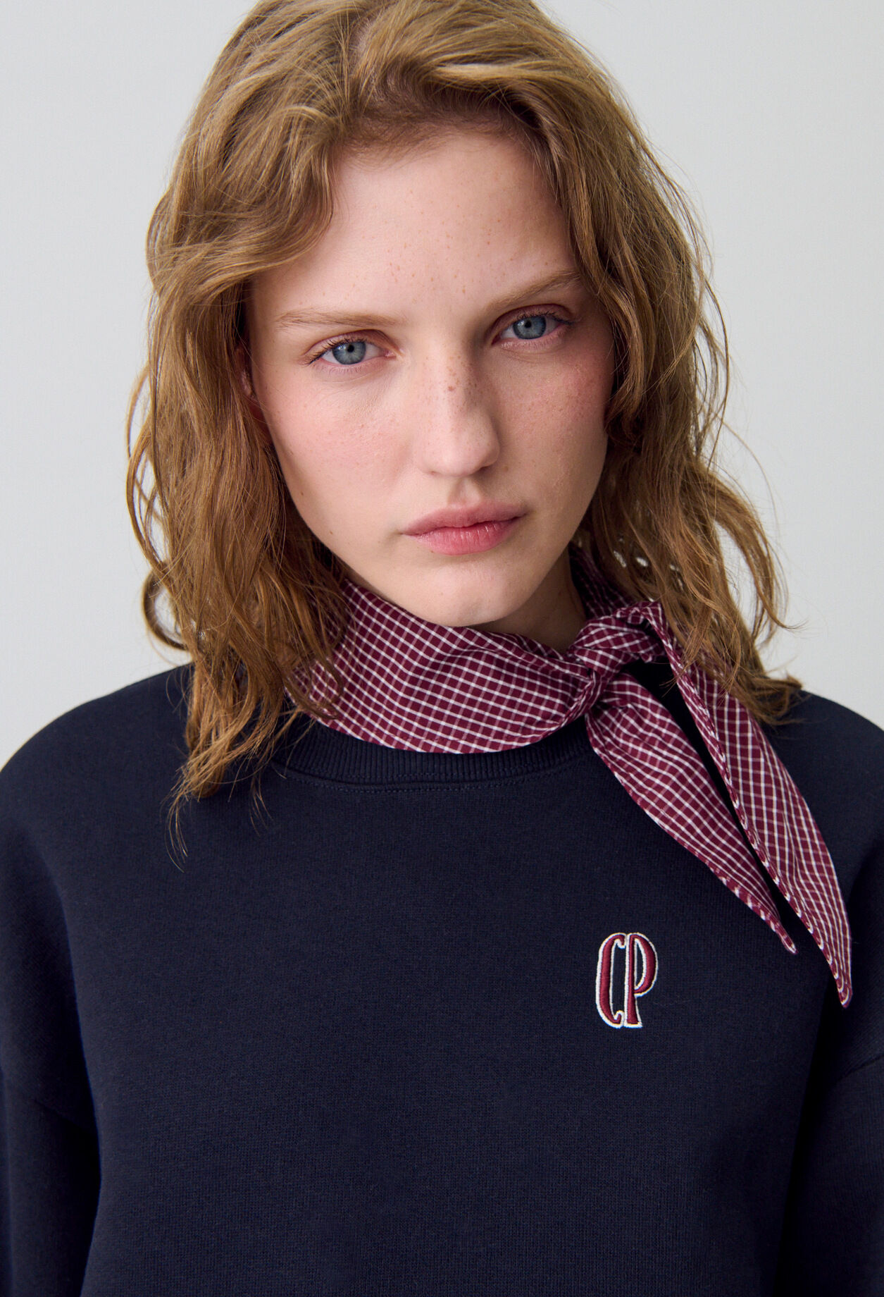 Sudadera con cuello pañuelo