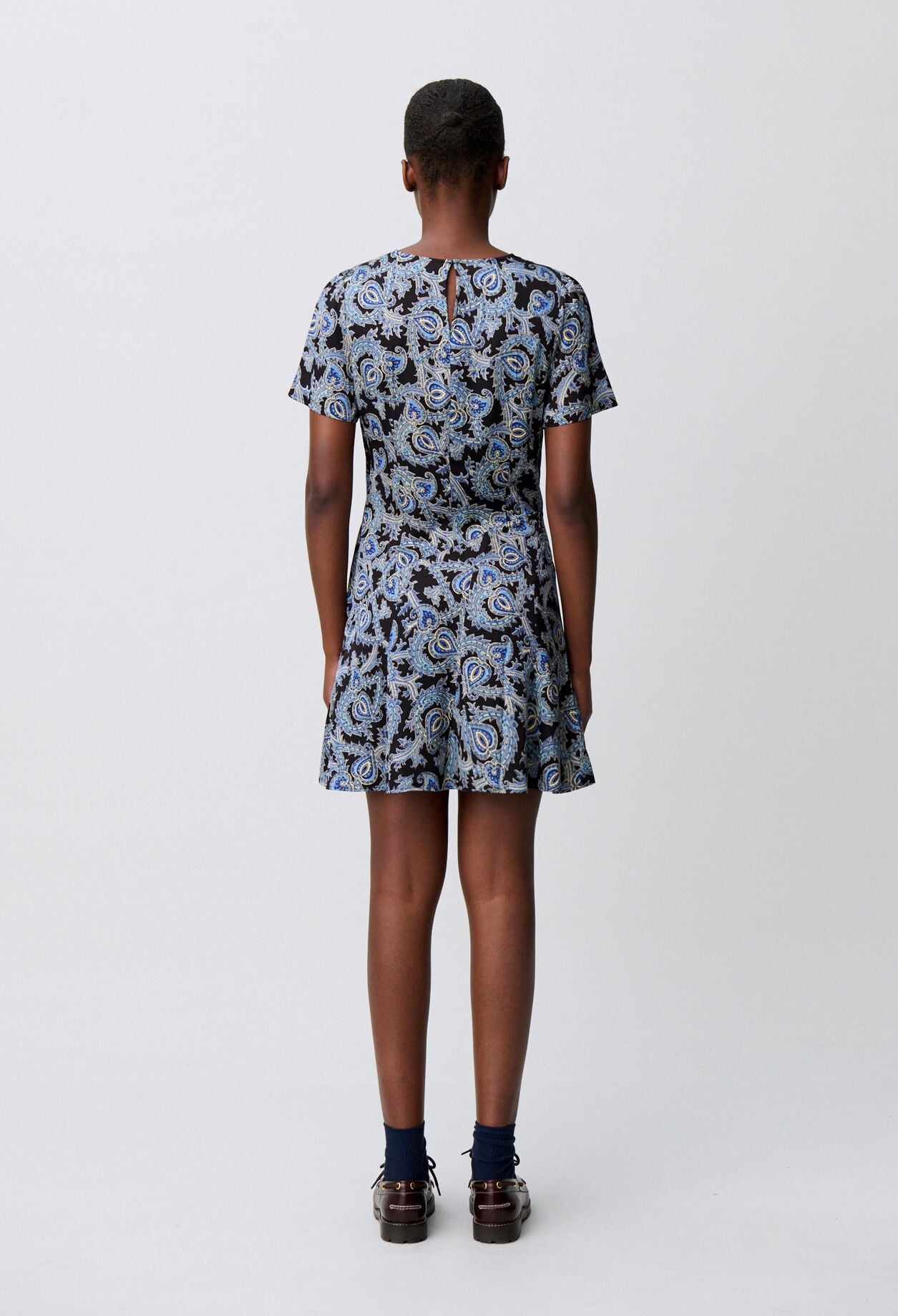 Vestido corto fluido estampado