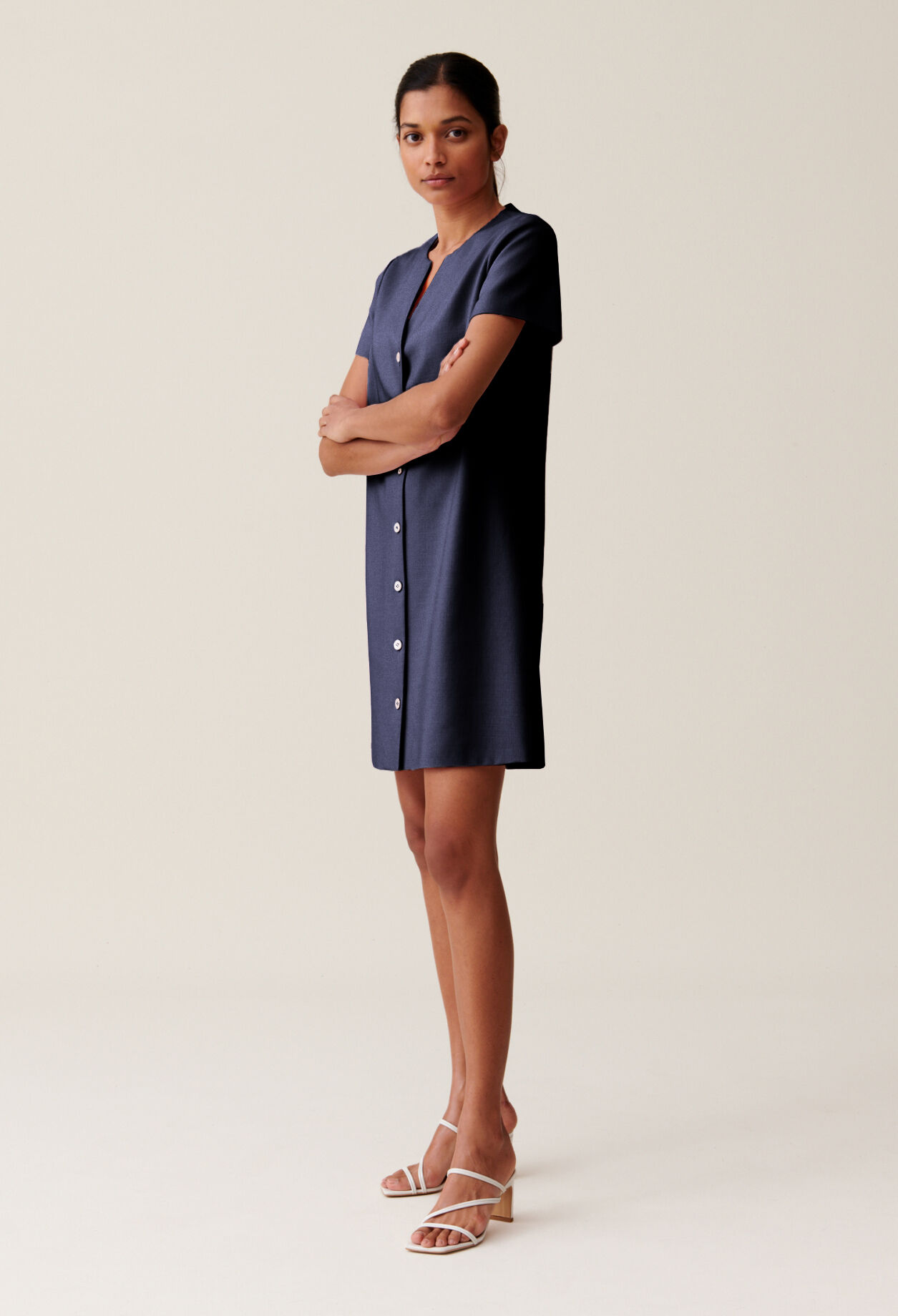 Vestido corto abotonado