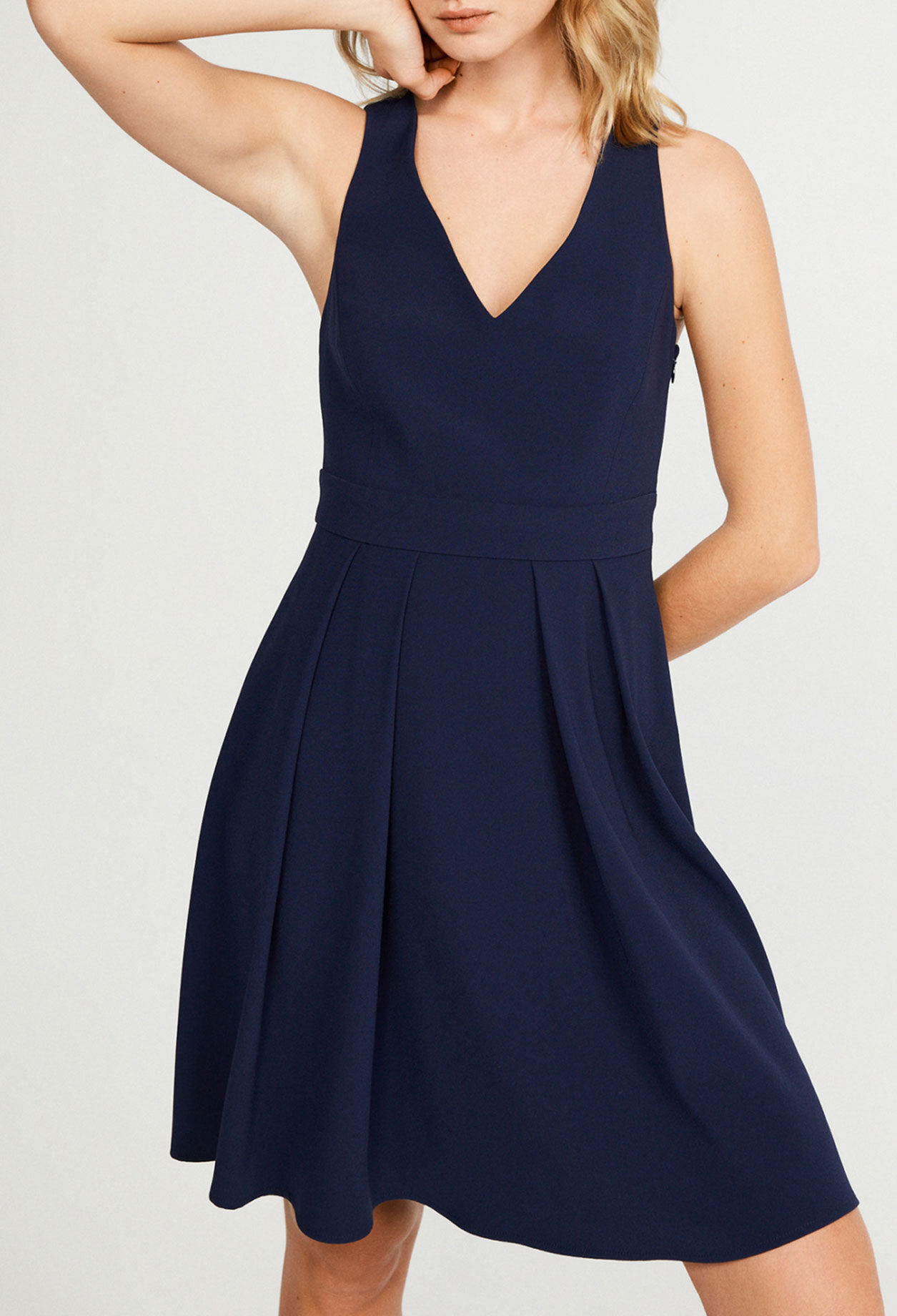 Vestido semilargo con cinturón