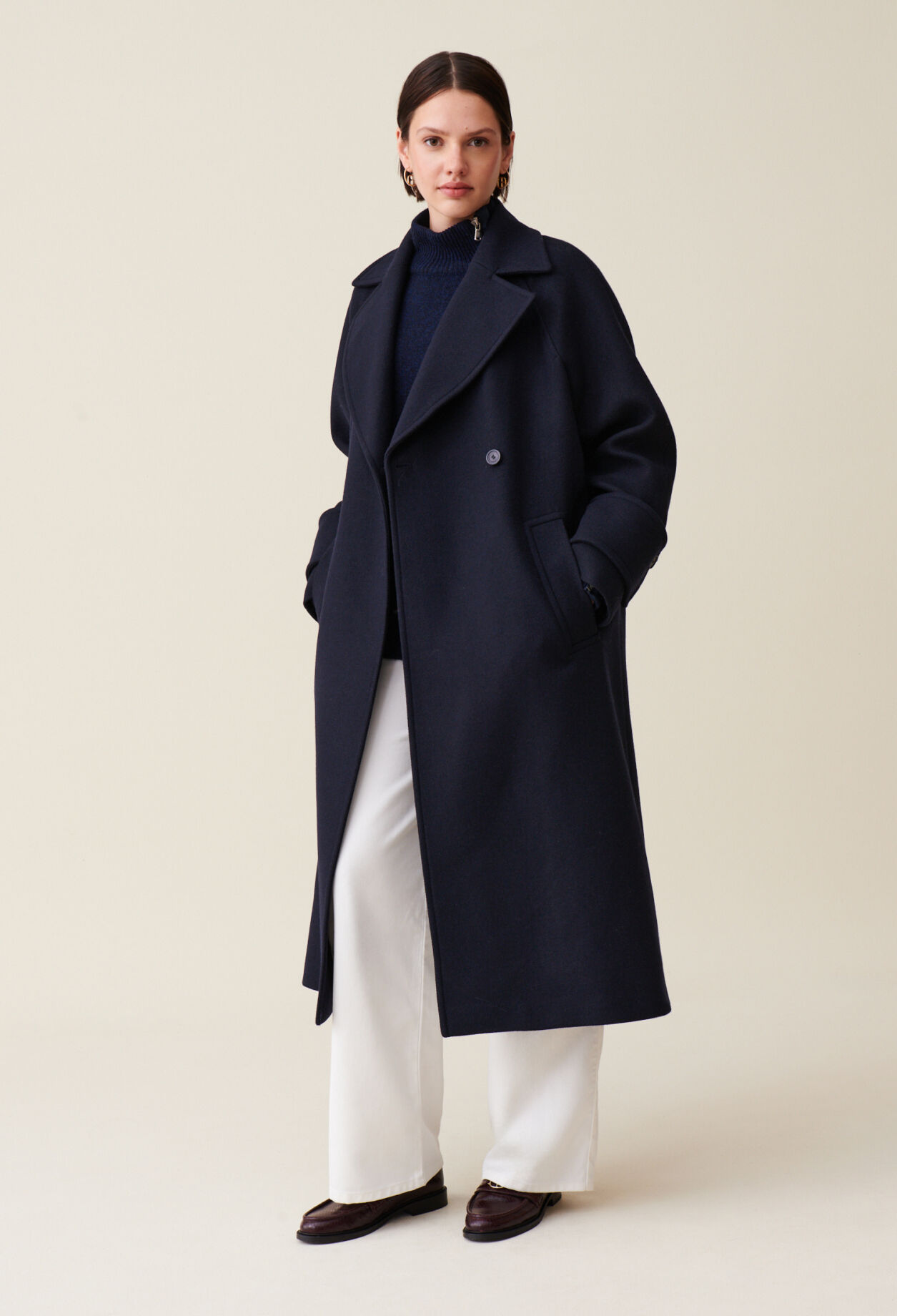 Abrigo de lana estilo trench