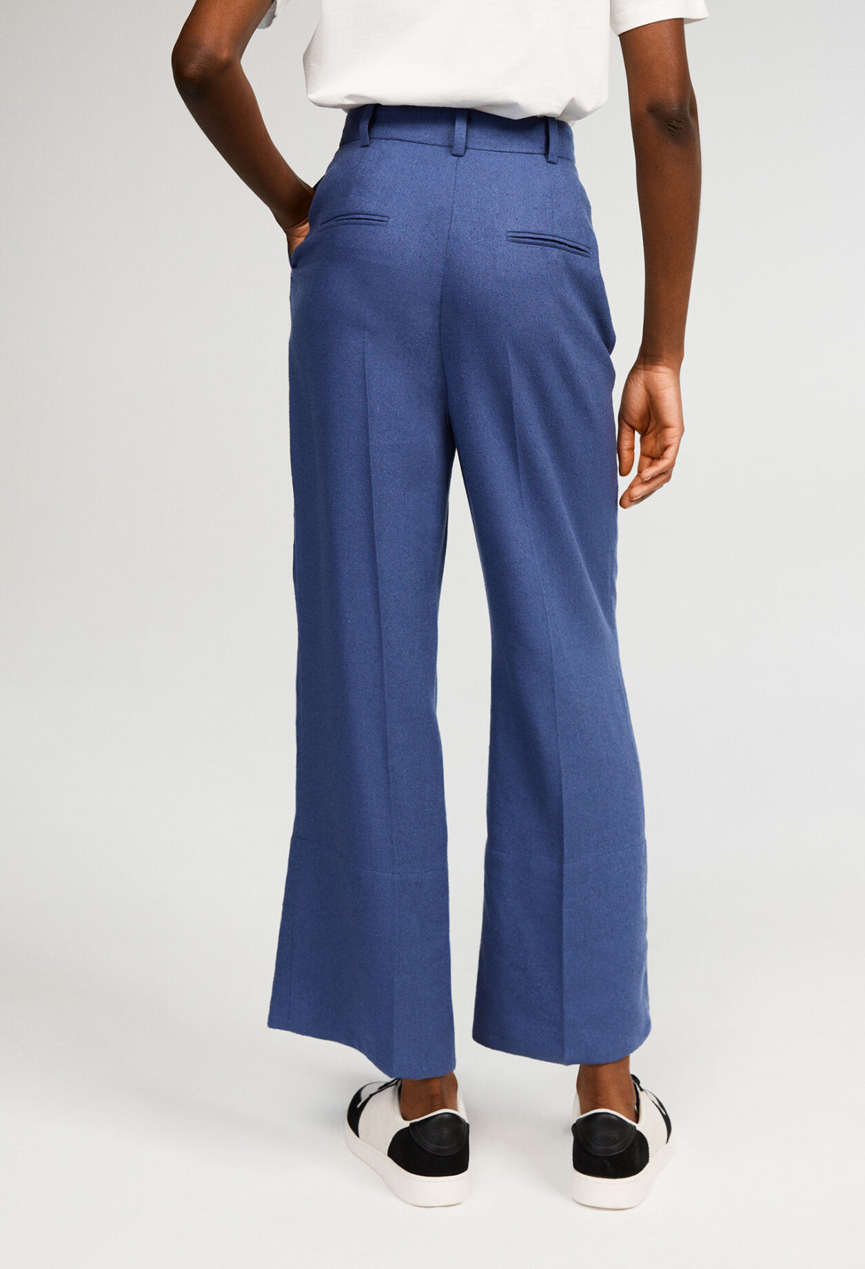 Pantalón acampanado