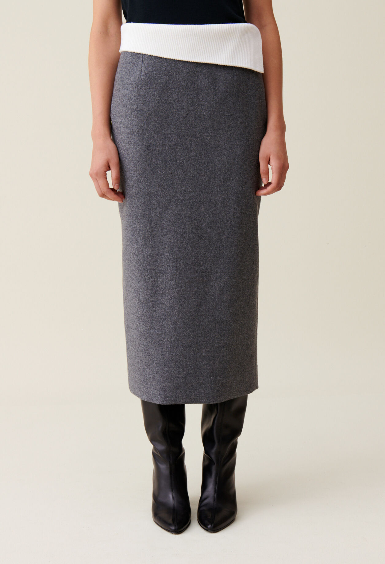 Falda recta gris